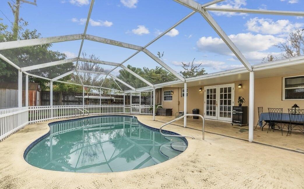 735 Ixora Drive