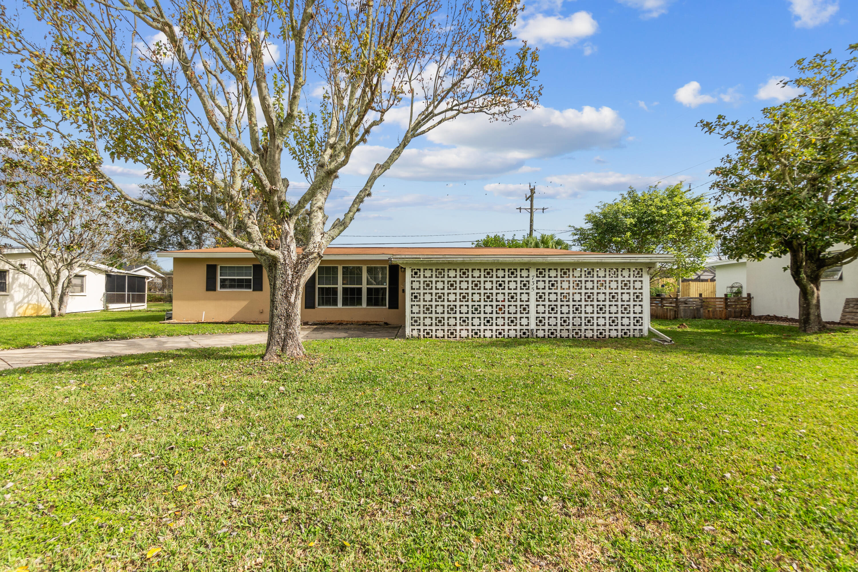 735 Ixora Drive