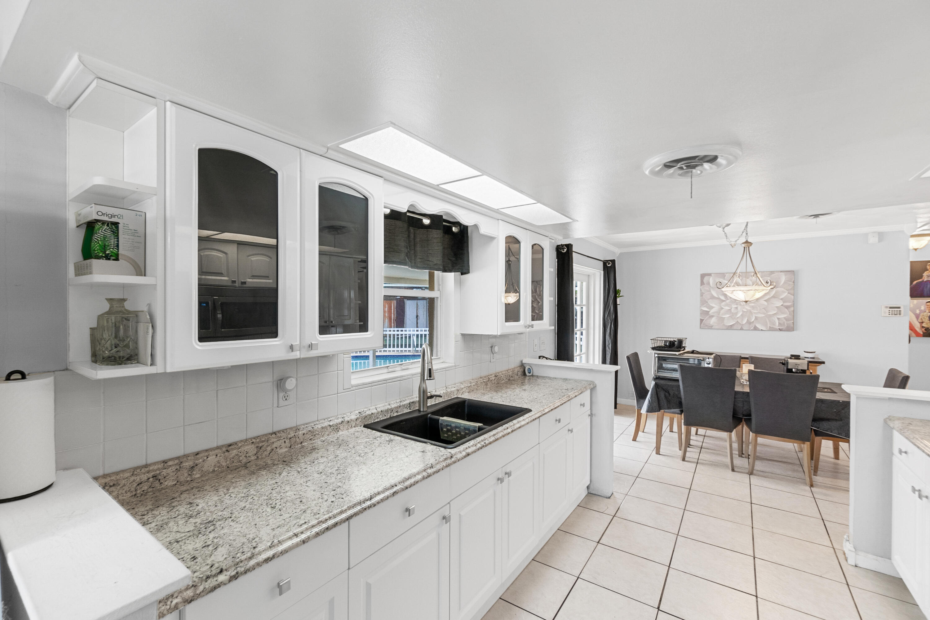 735 Ixora Drive