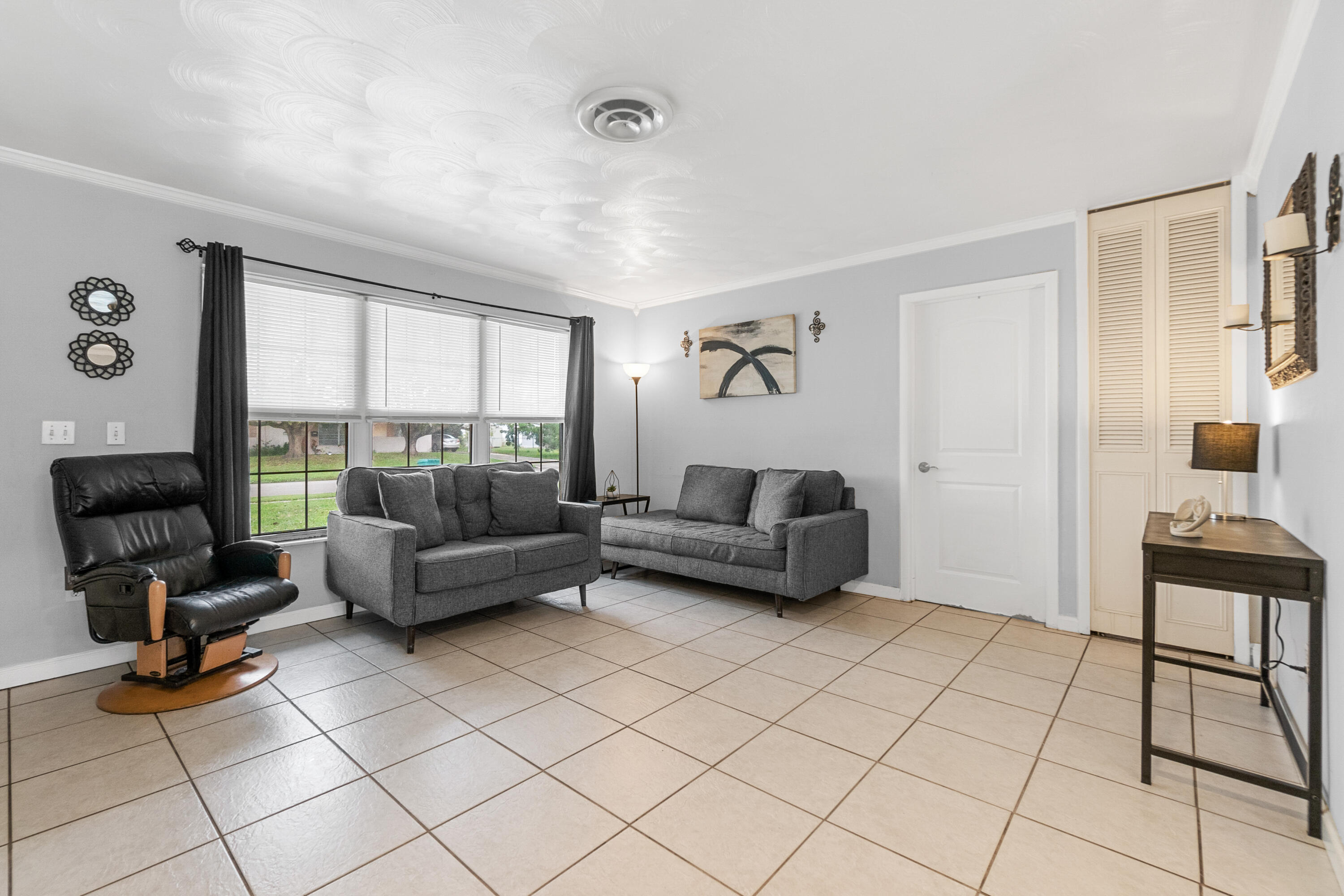 735 Ixora Drive