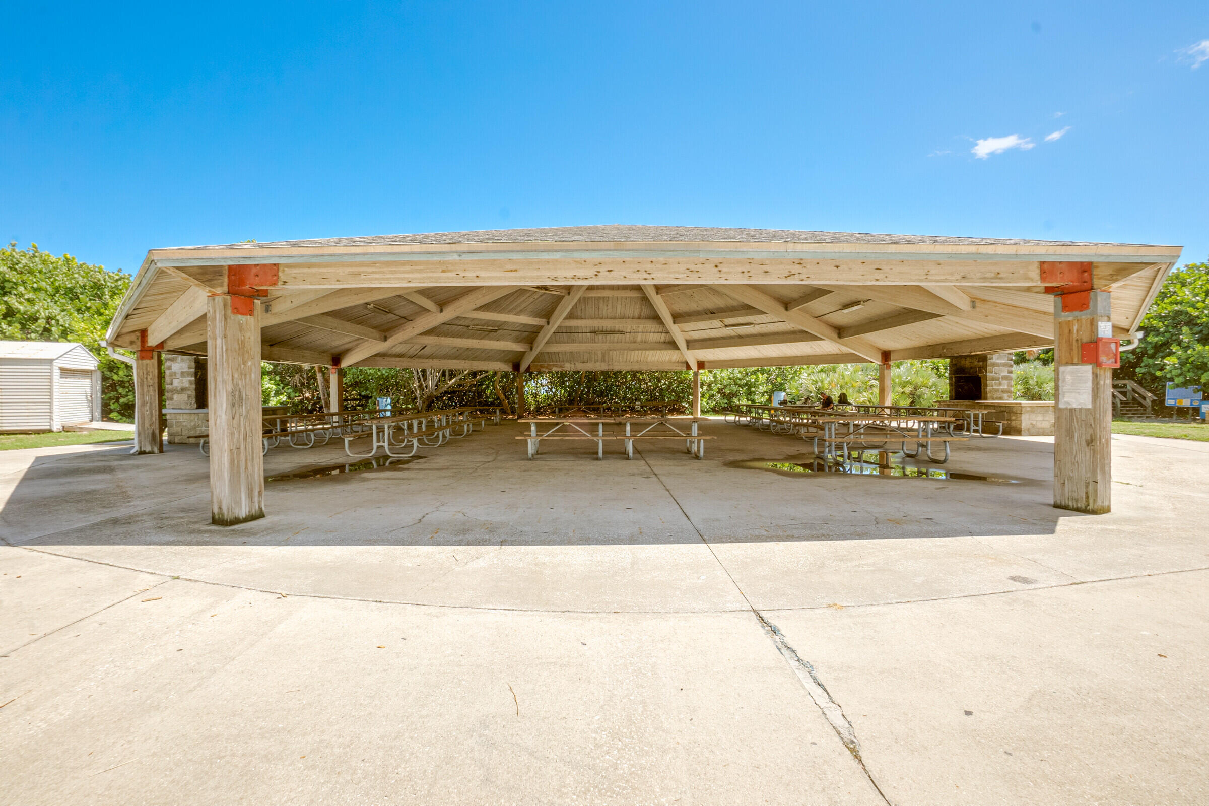 290 Paradise Boulevard, 25