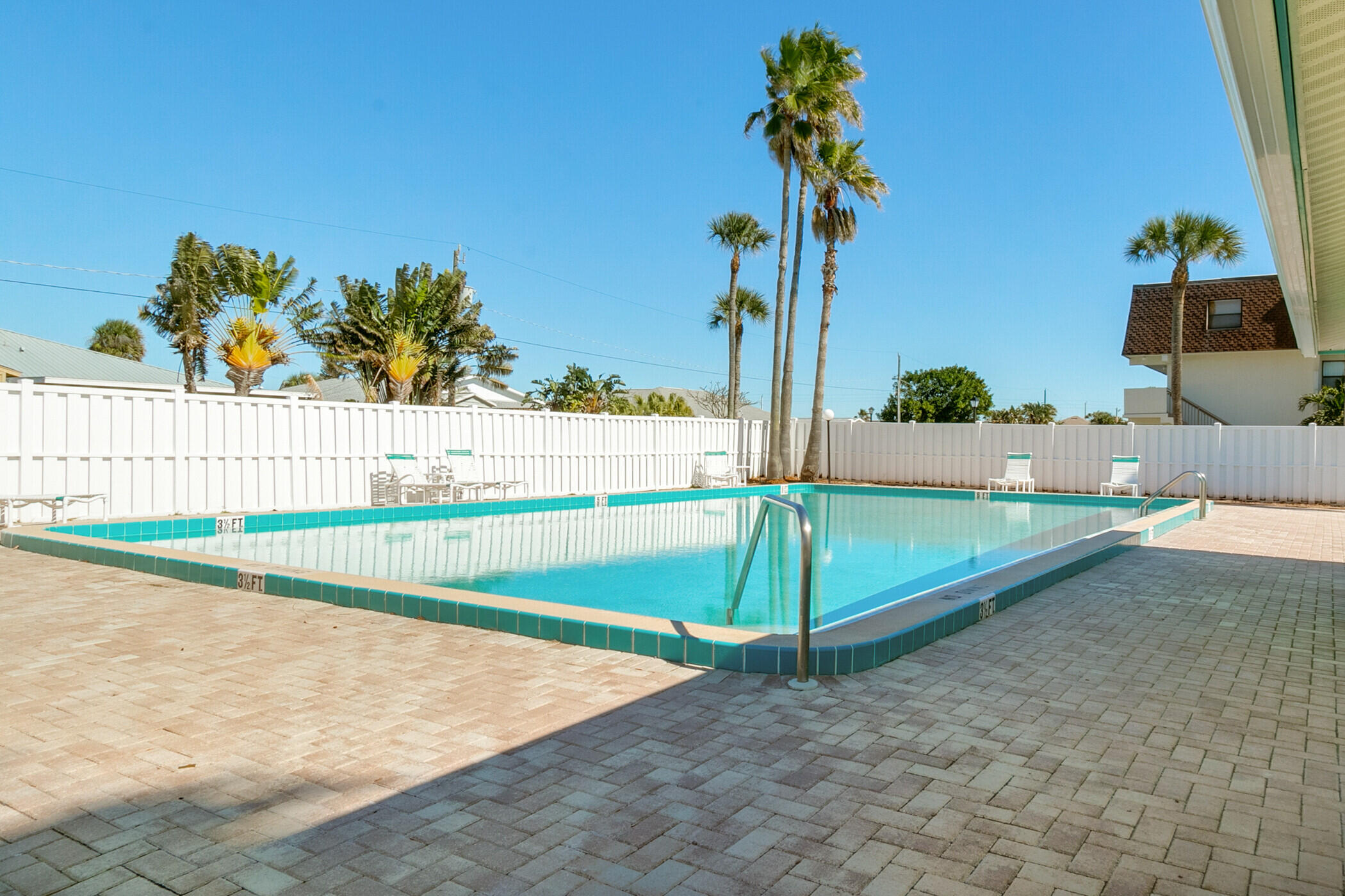 290 Paradise Boulevard, 25
