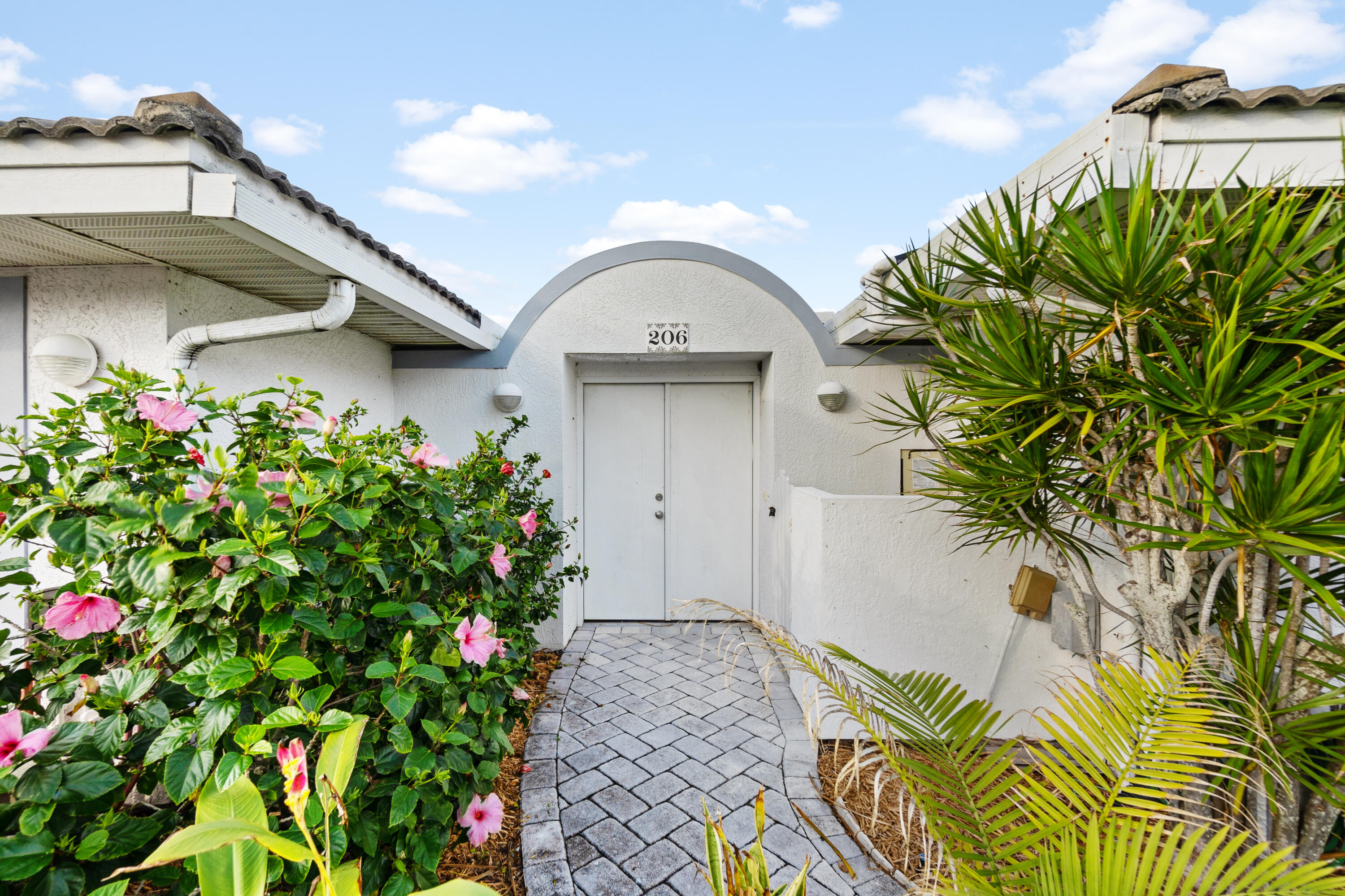 206 Glengarry Avenue