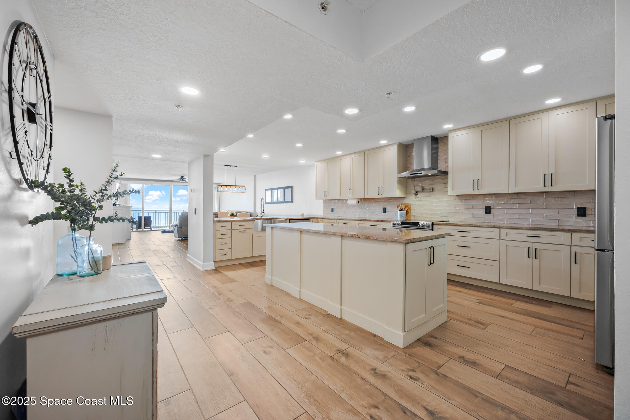 925 N Highway A1a, 203