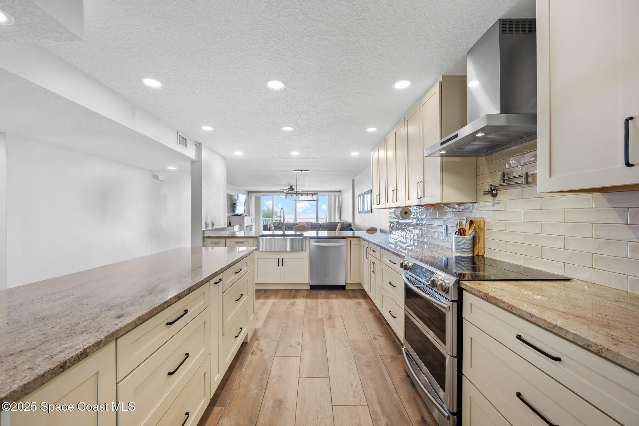 925 N Highway A1a, 203