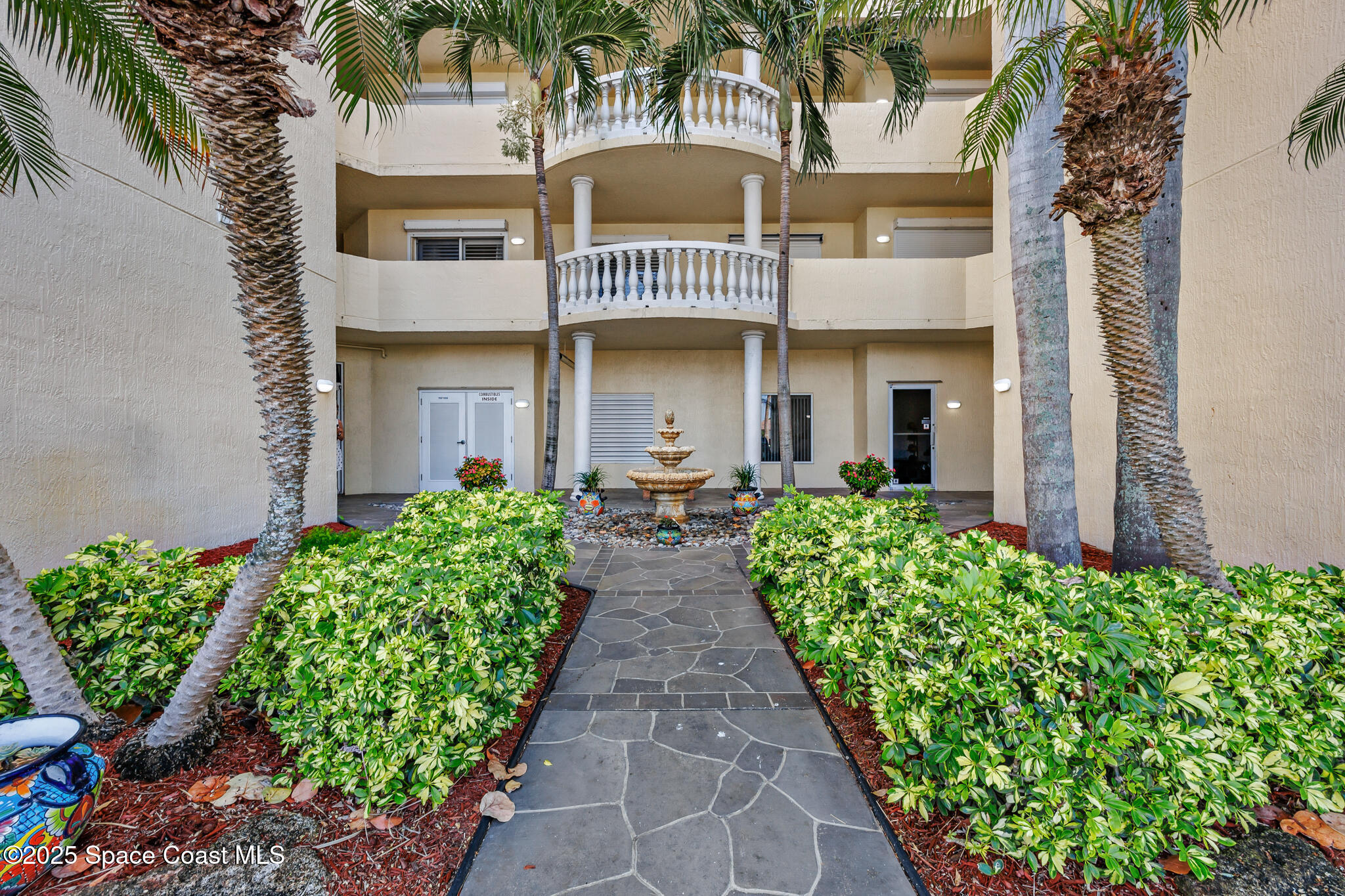 925 N Highway A1a, 203