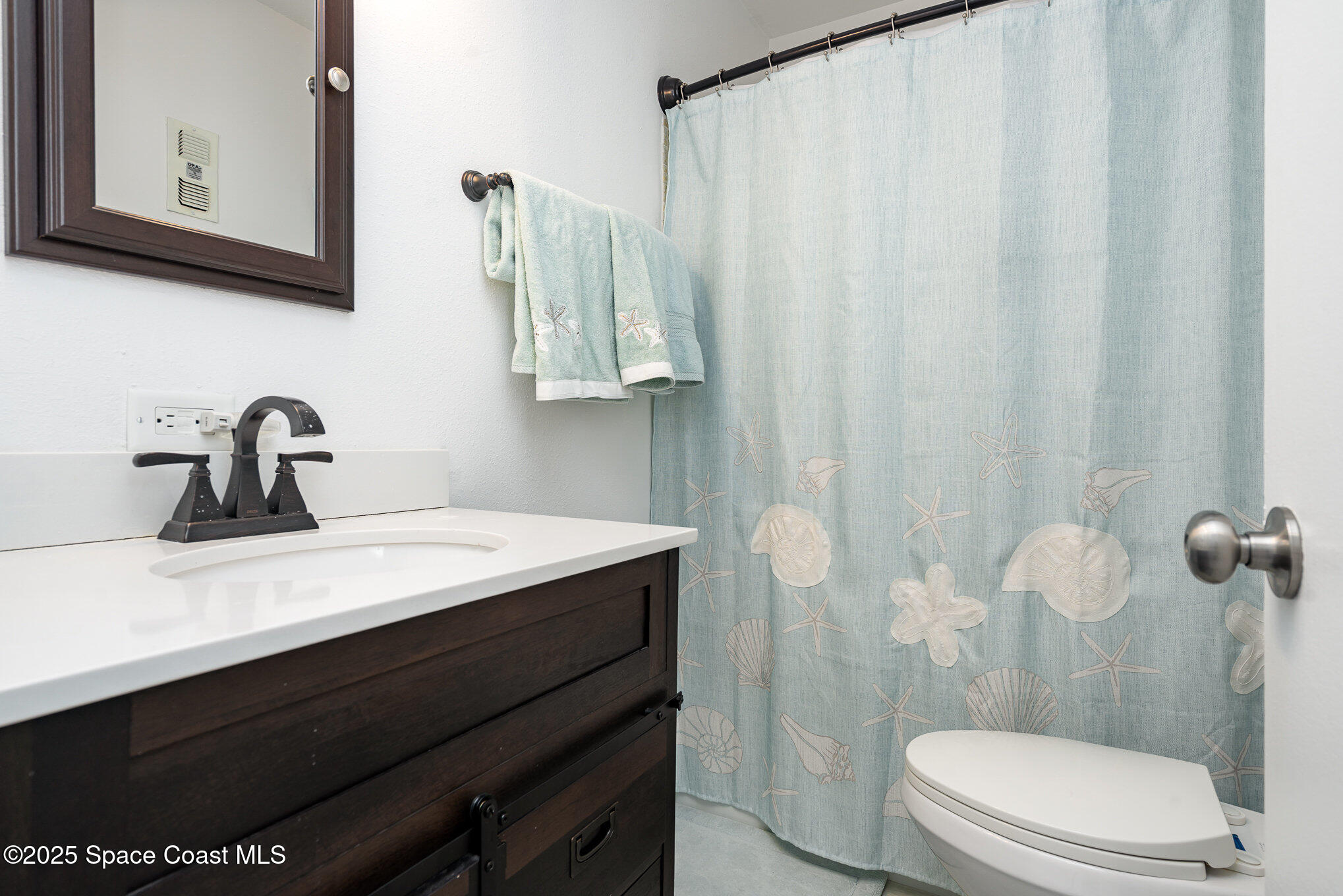 180 Paradise Boulevard, 18022