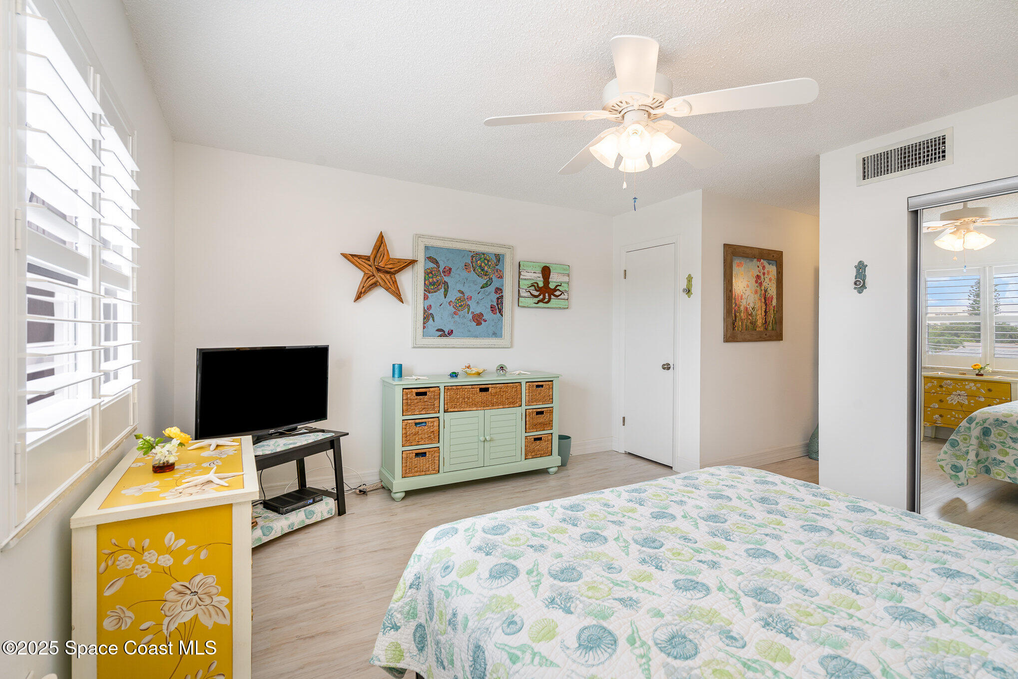 180 Paradise Boulevard, 18022