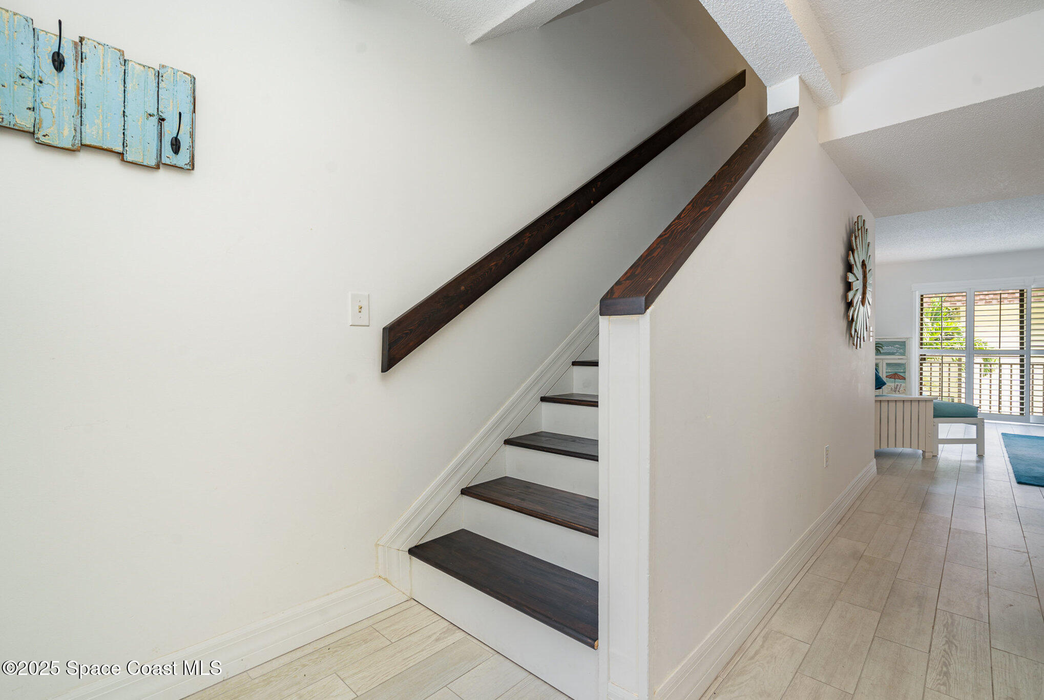 180 Paradise Boulevard, 18022