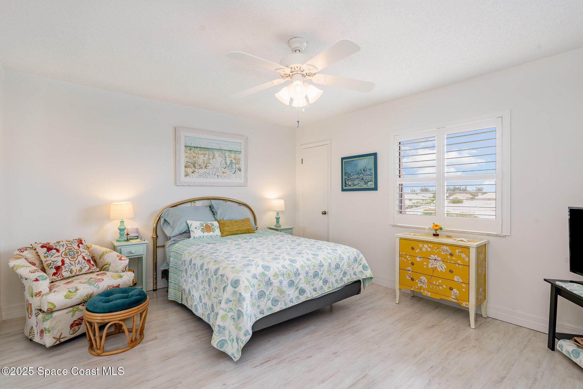 180 Paradise Boulevard, 18022