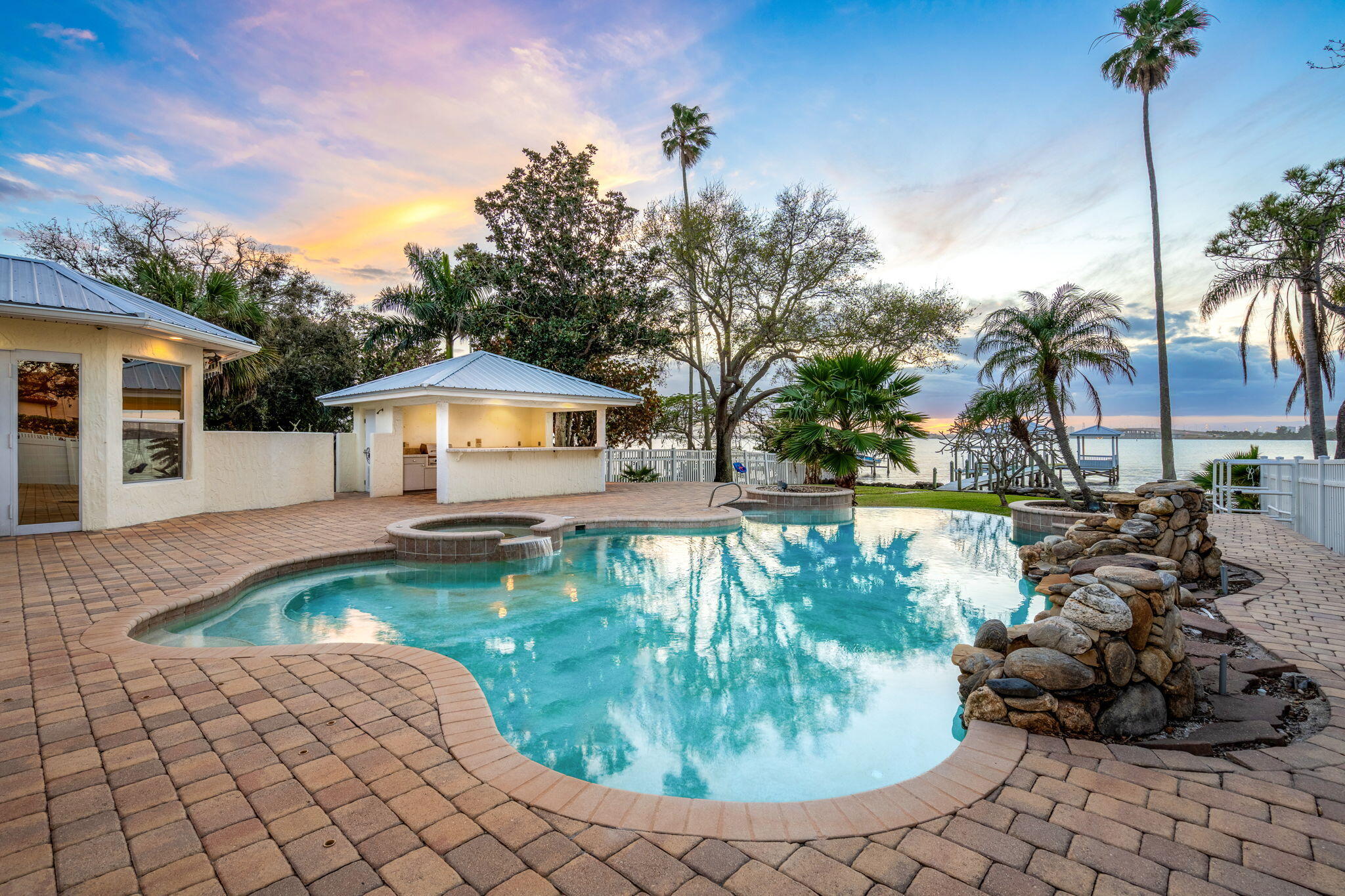 500 S Riverside Drive