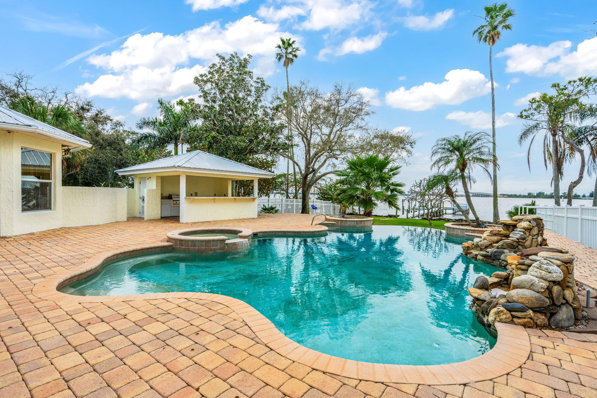 500 S Riverside Drive