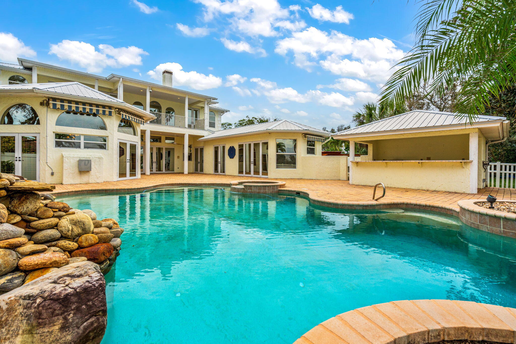 500 S Riverside Drive