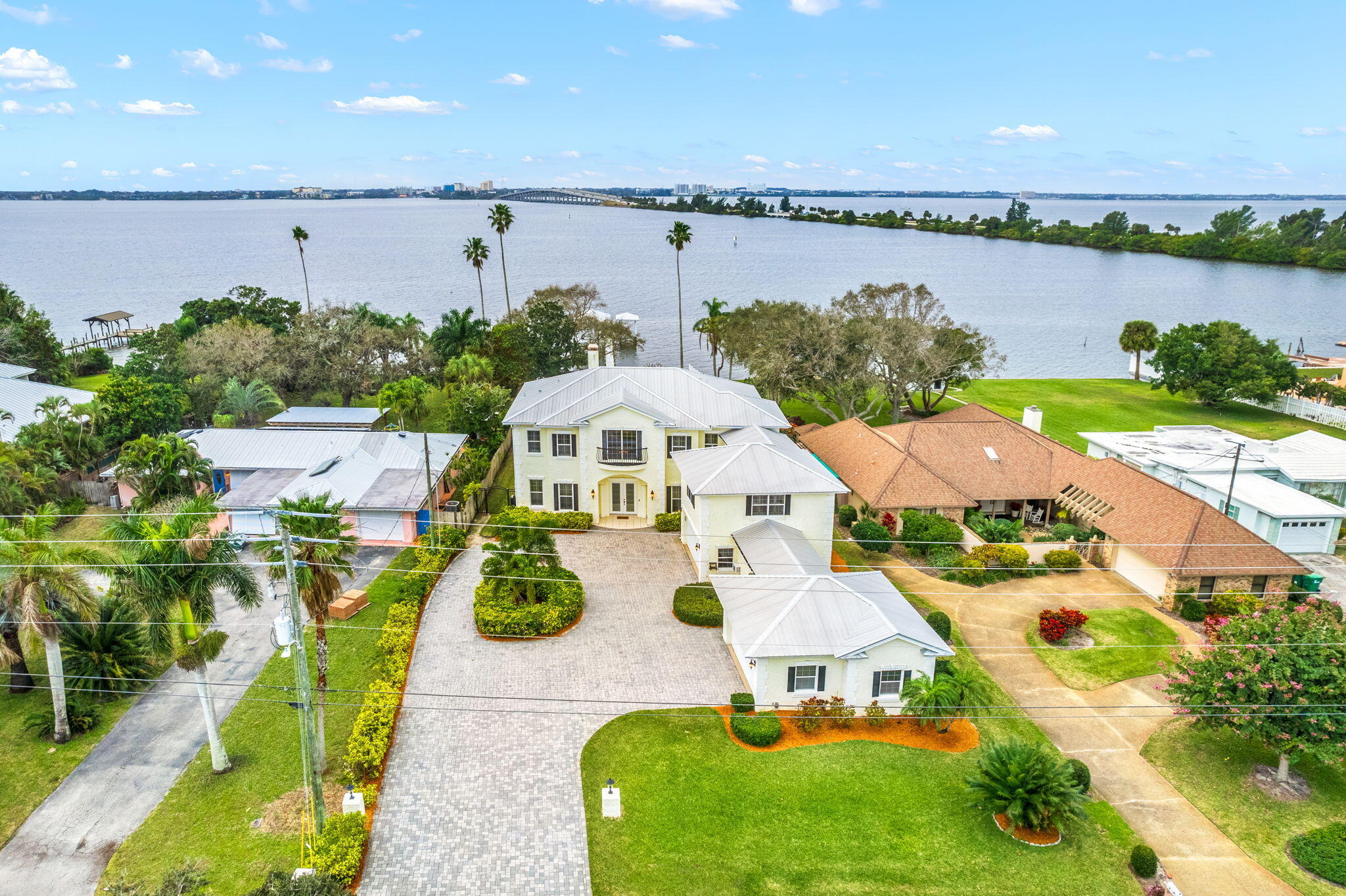 500 S Riverside Drive