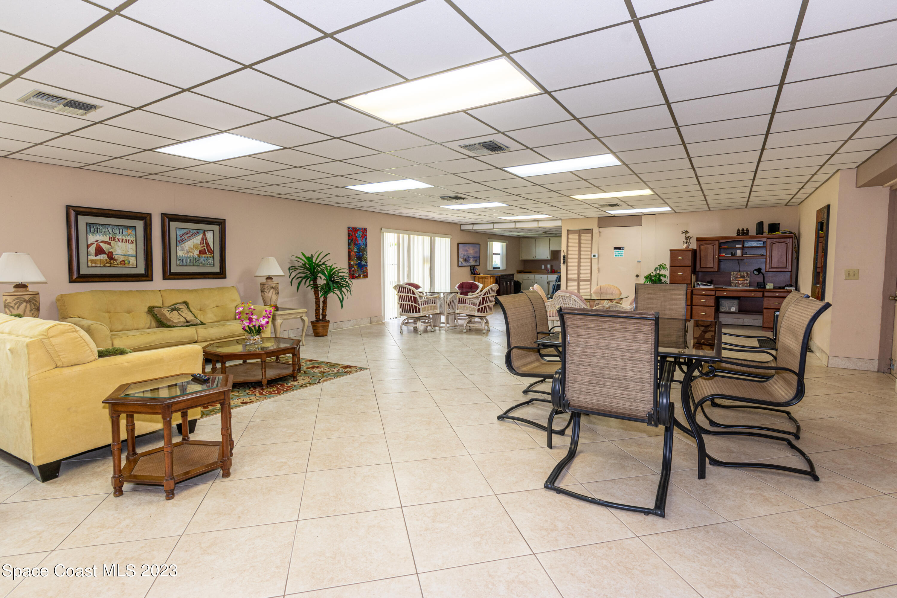 505 N Miramar Avenue, 404