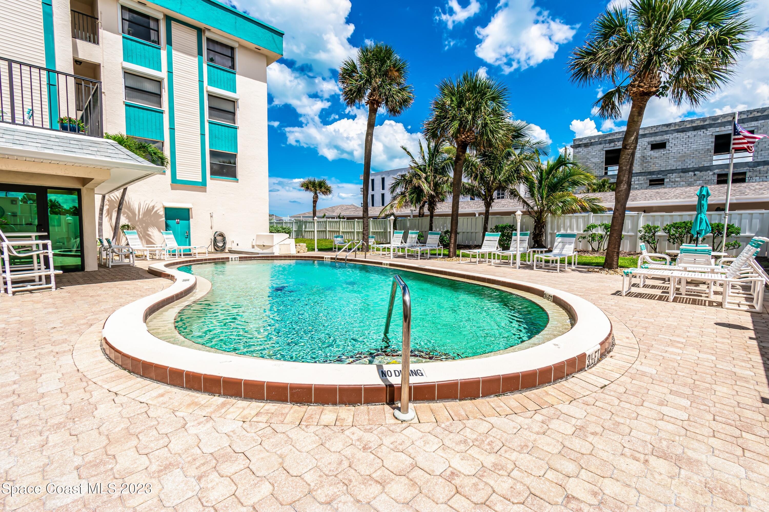 505 N Miramar Avenue, 404