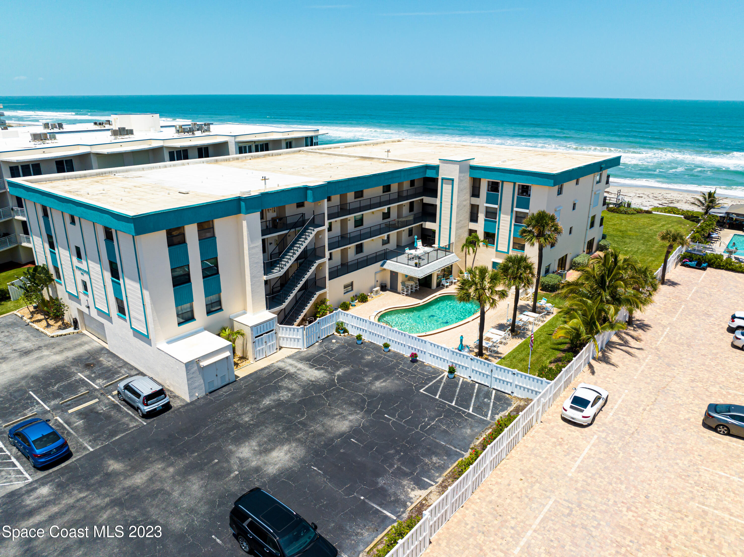 505 N Miramar Avenue, 404