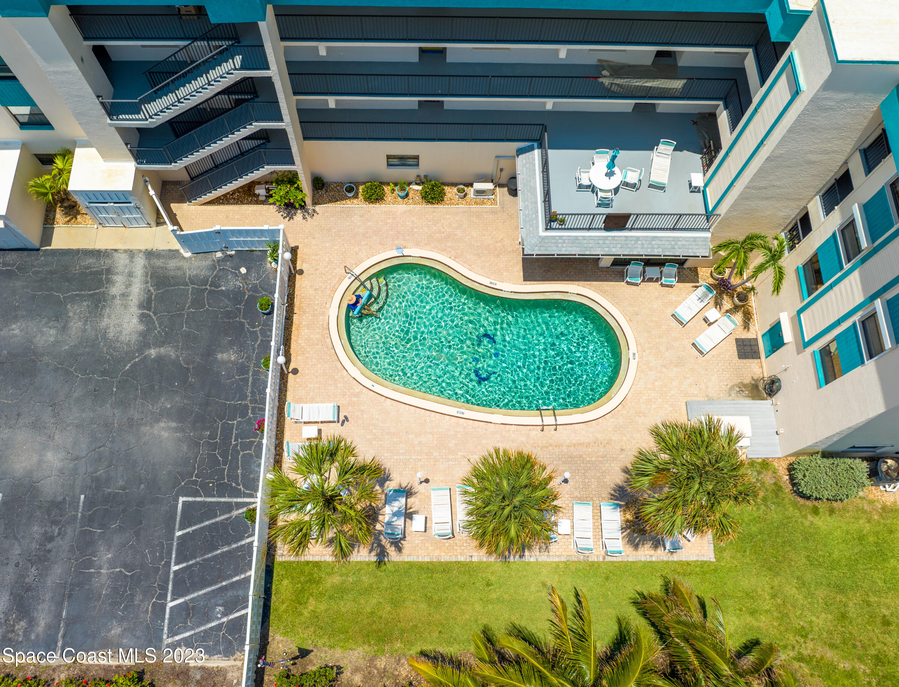 505 N Miramar Avenue, 404
