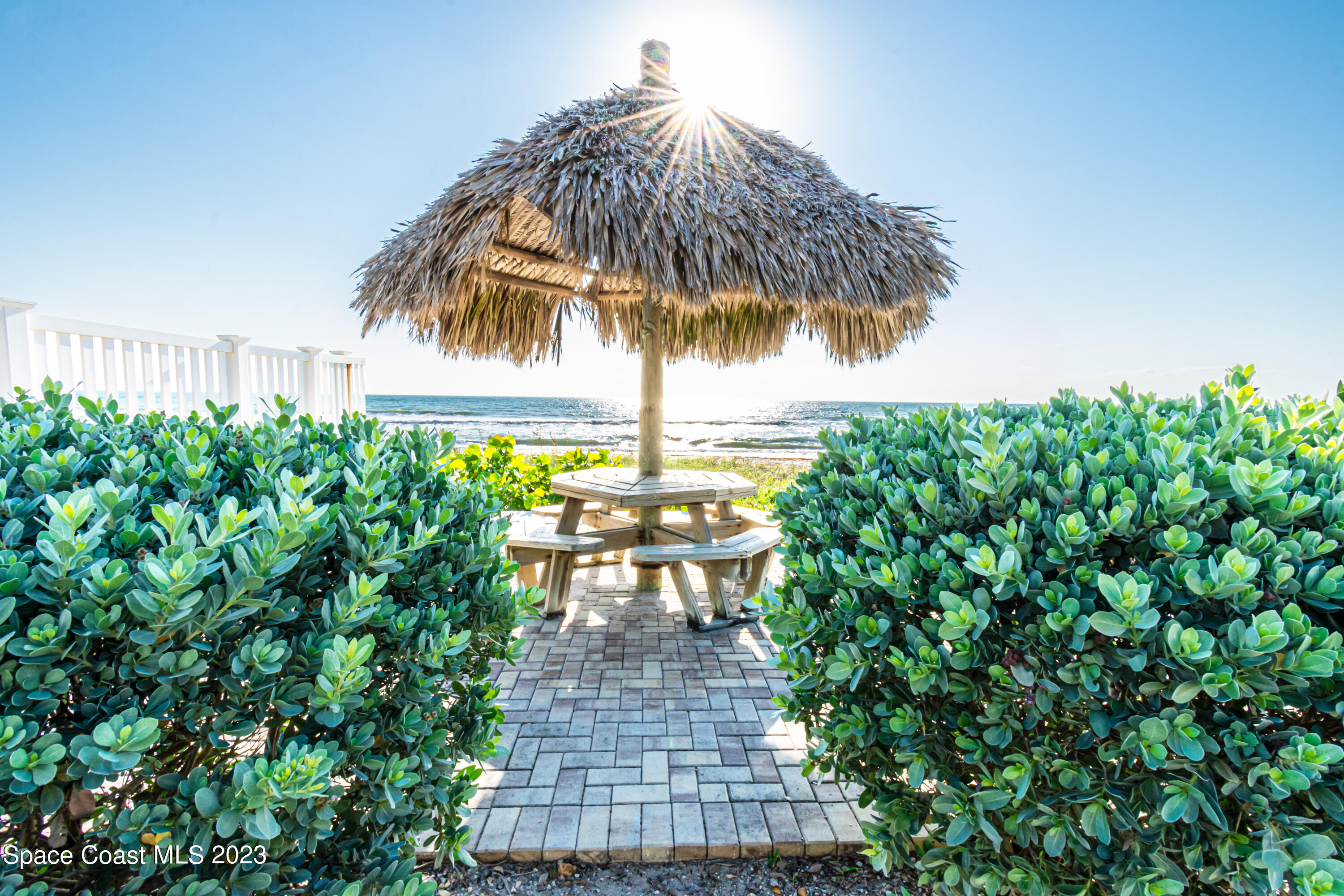 505 N Miramar Avenue, 404