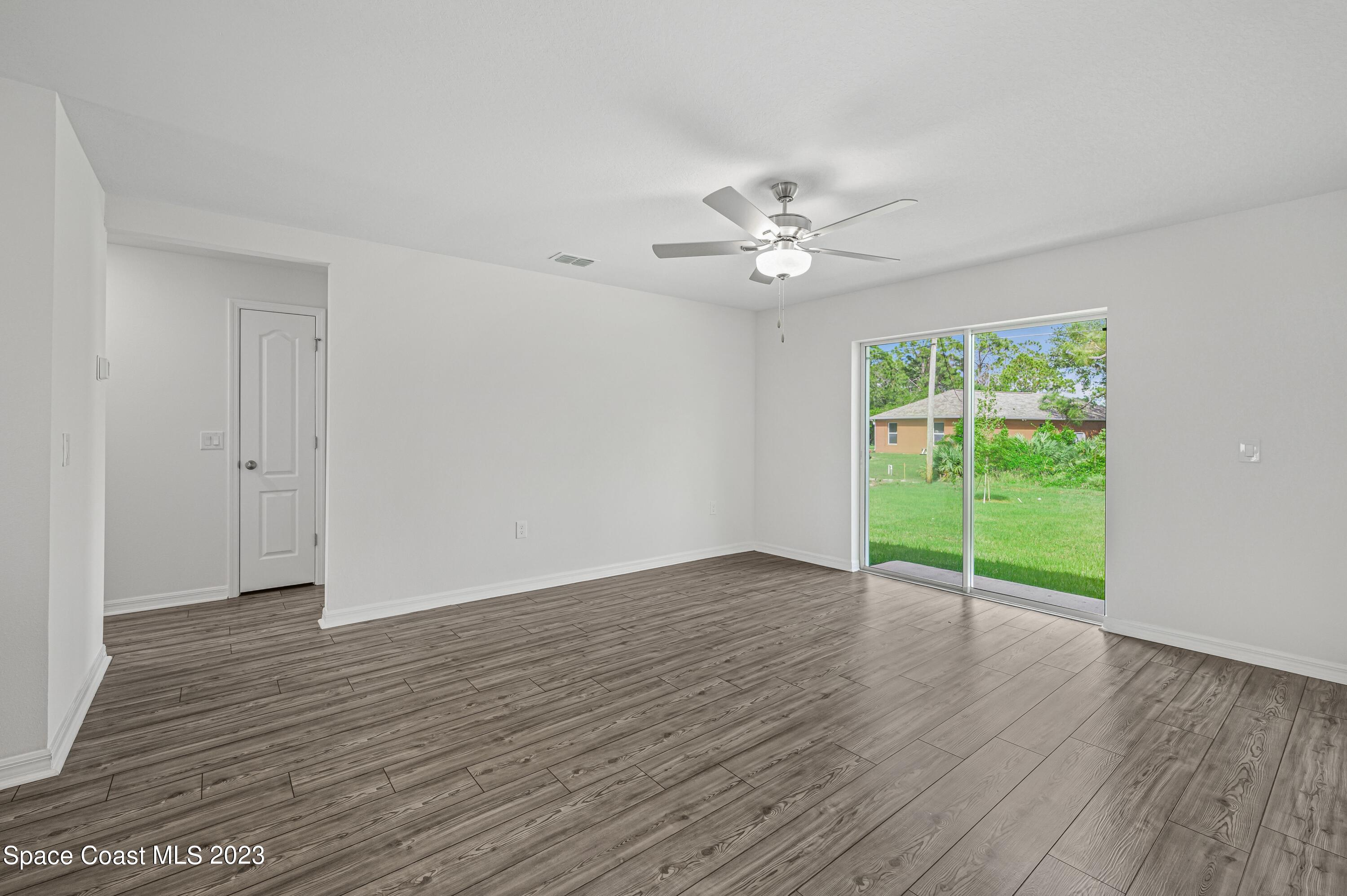 1027 Cloverleaf Avenue SE