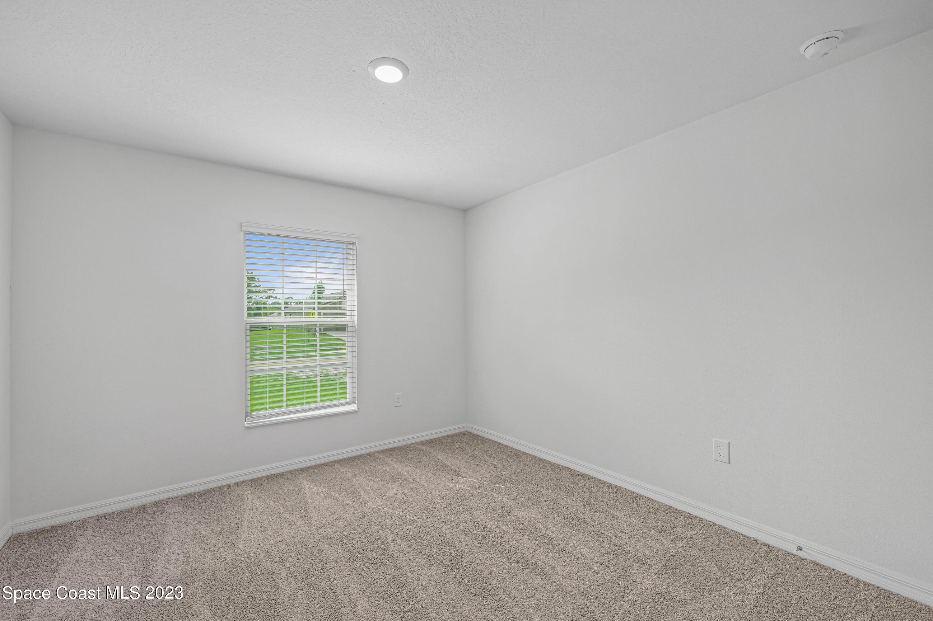 1027 Cloverleaf Avenue SE