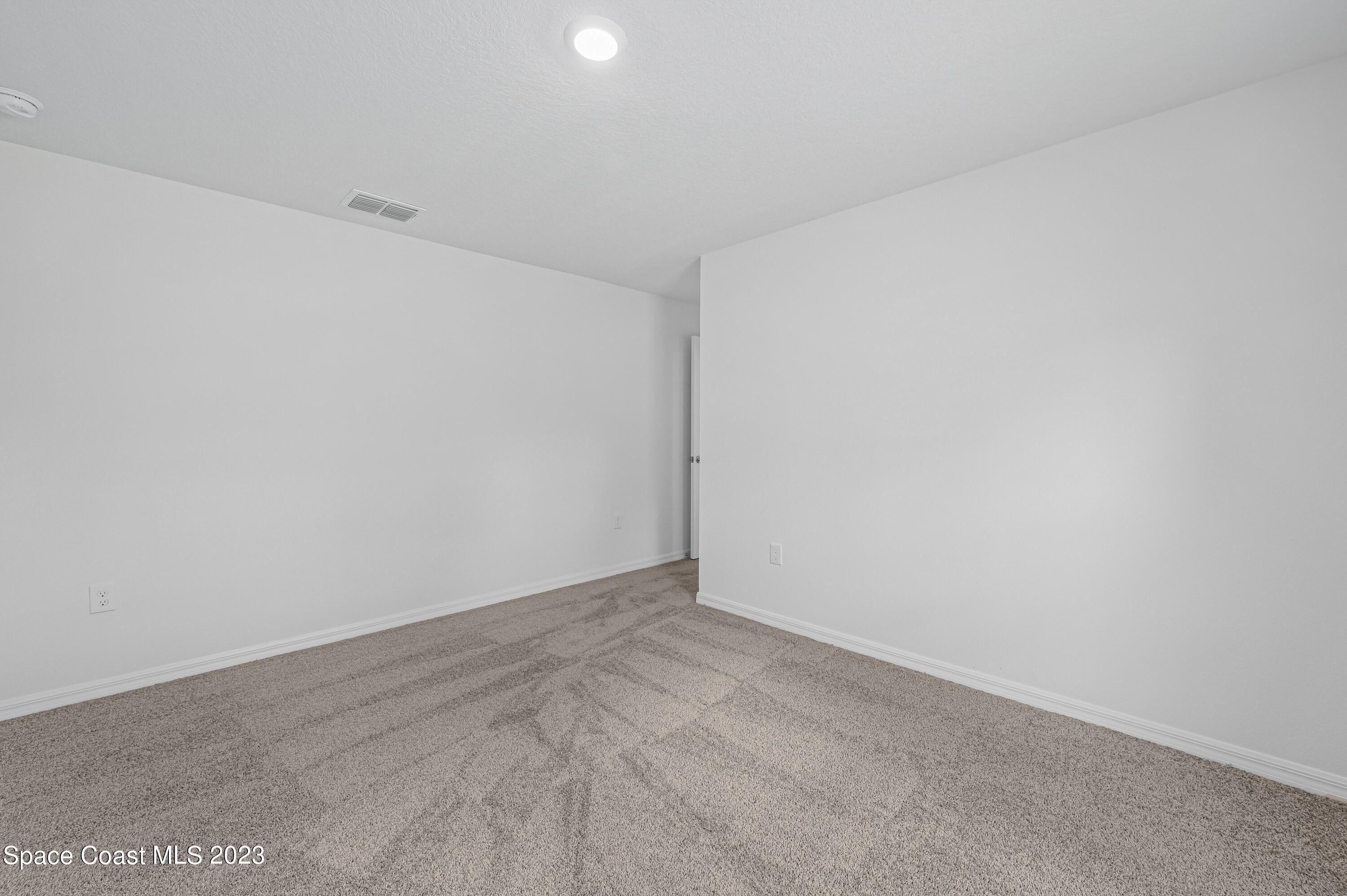 1027 Cloverleaf Avenue SE