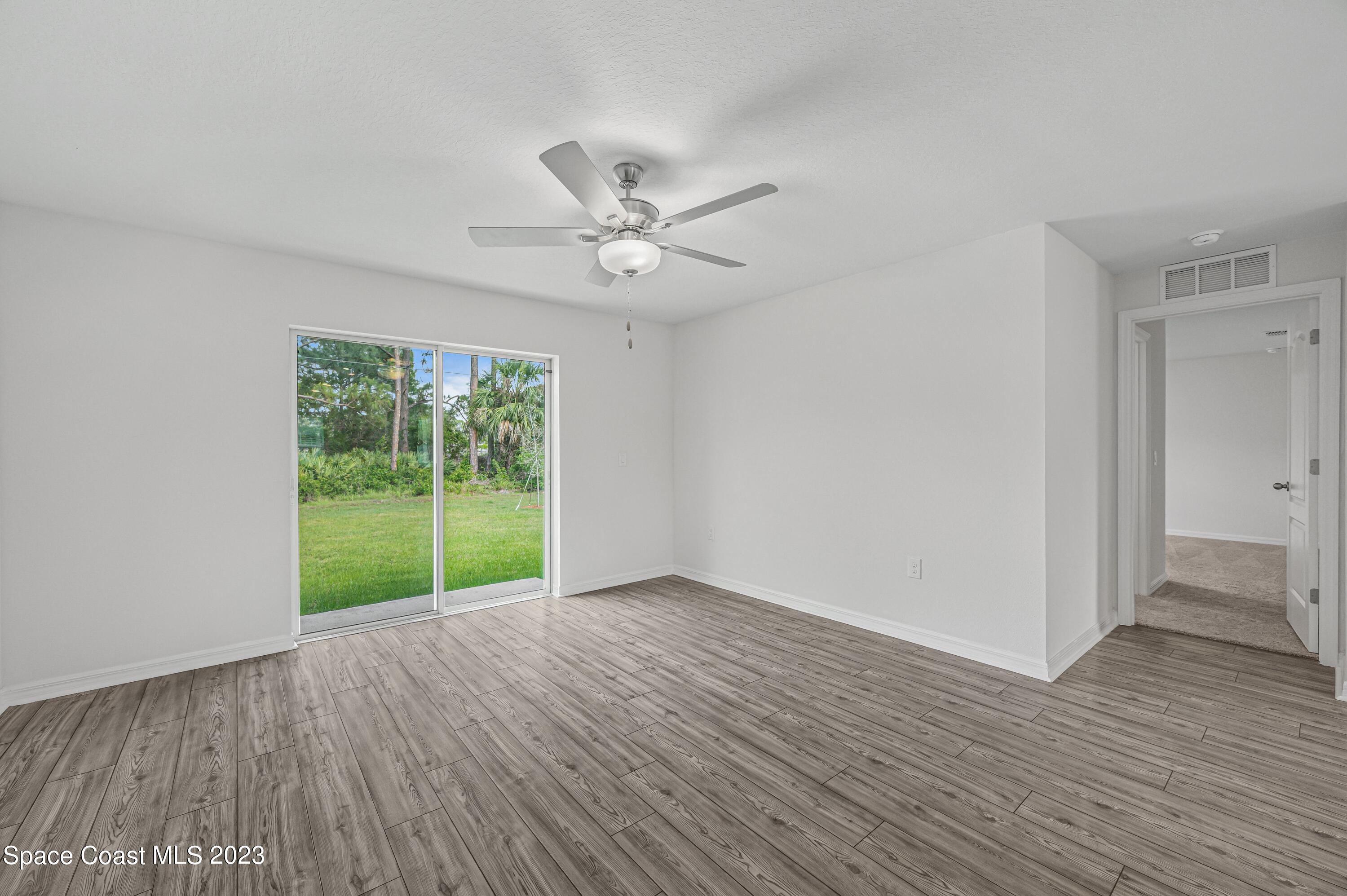 1027 Cloverleaf Avenue SE
