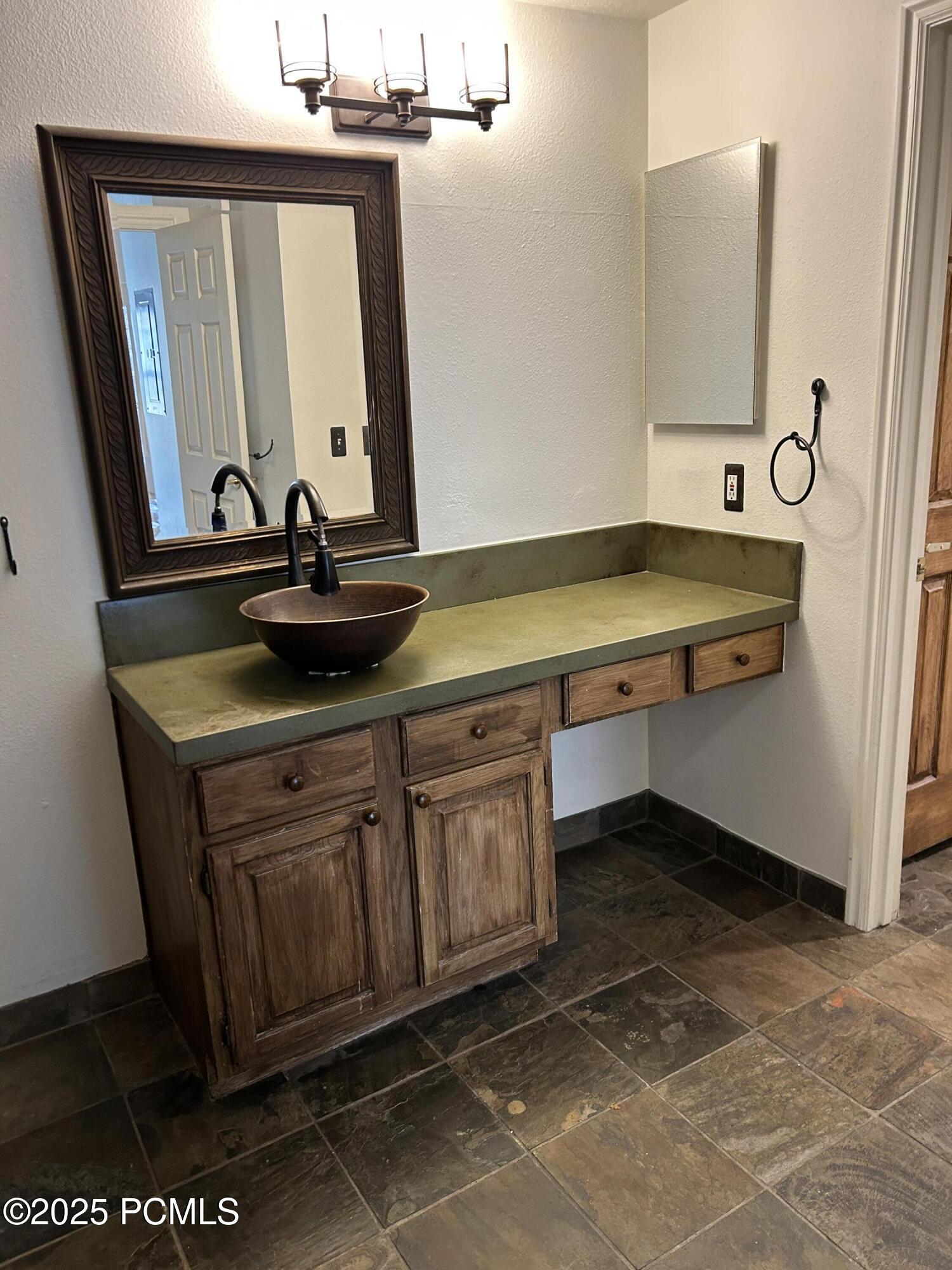 900 Bitner Road, Apt B24