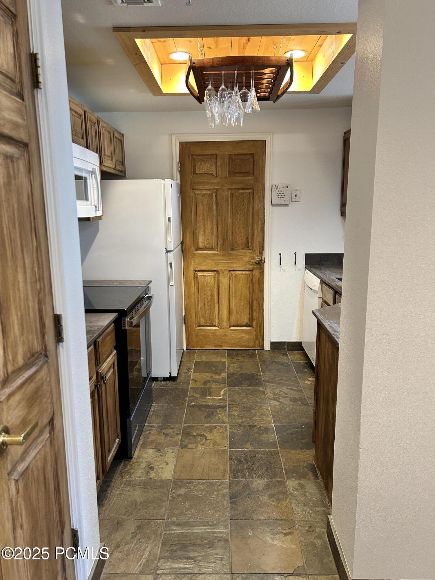 900 Bitner Road, Apt B24