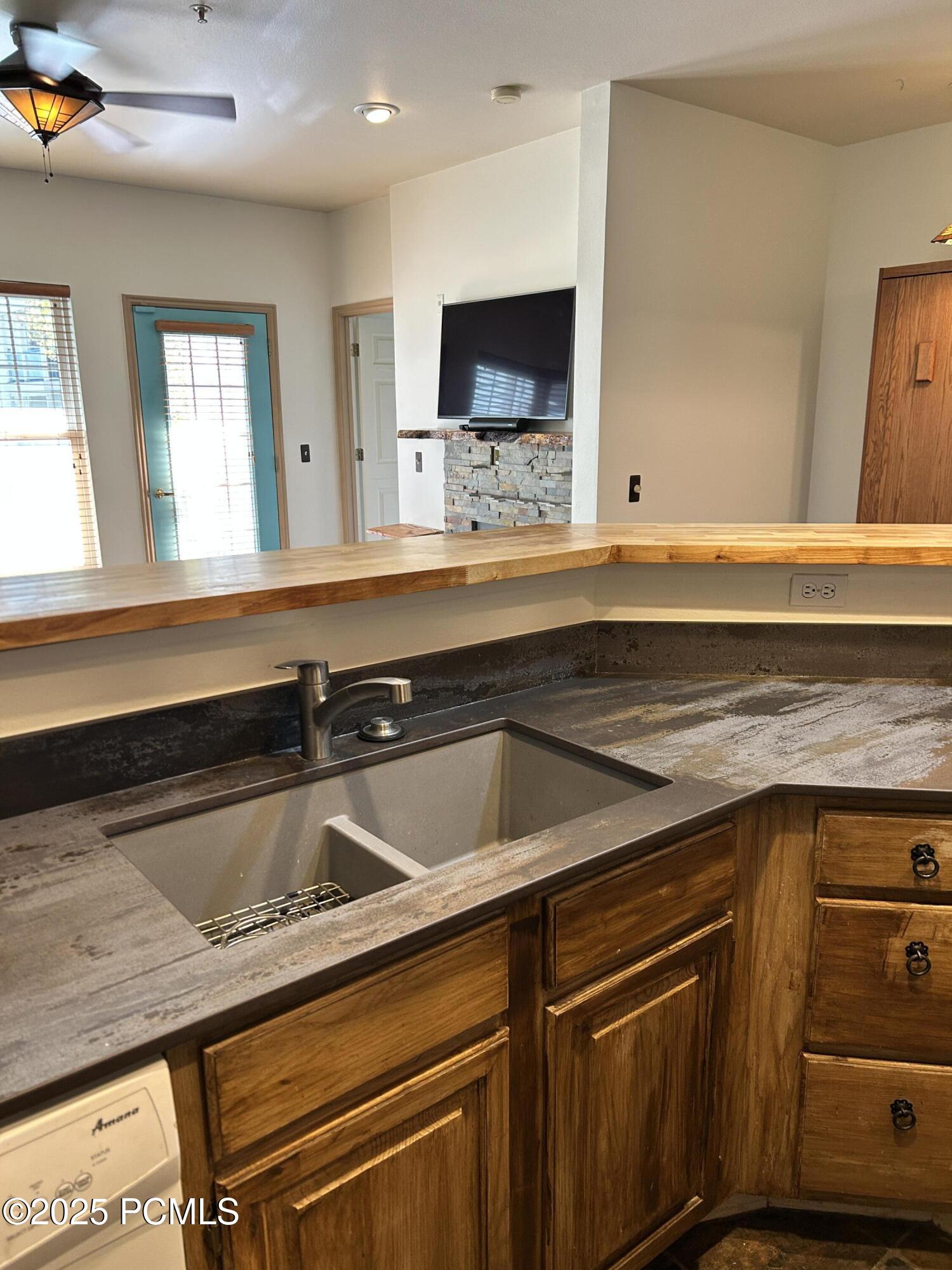 900 Bitner Road, Apt B24