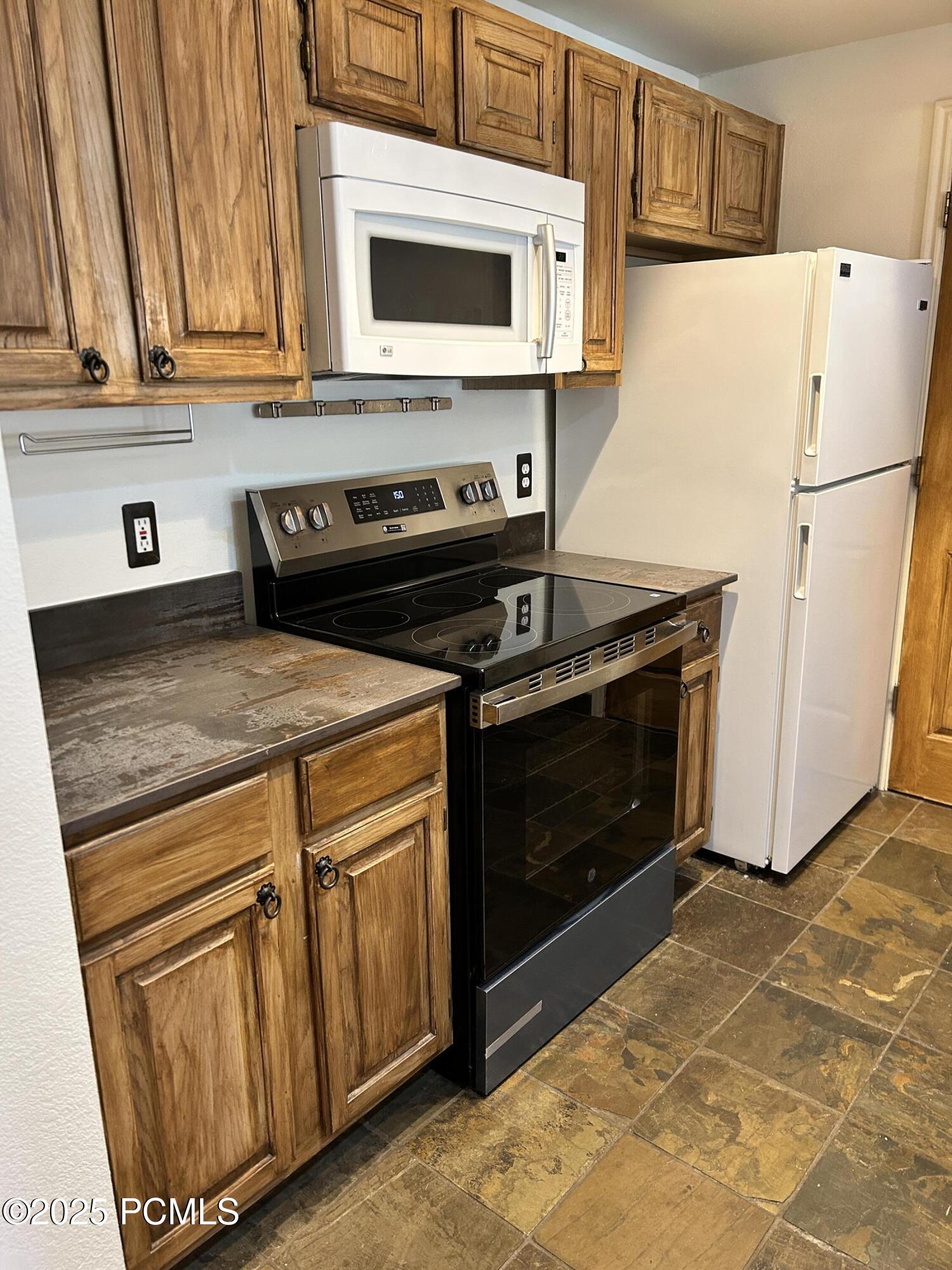 900 Bitner Road, Apt B24