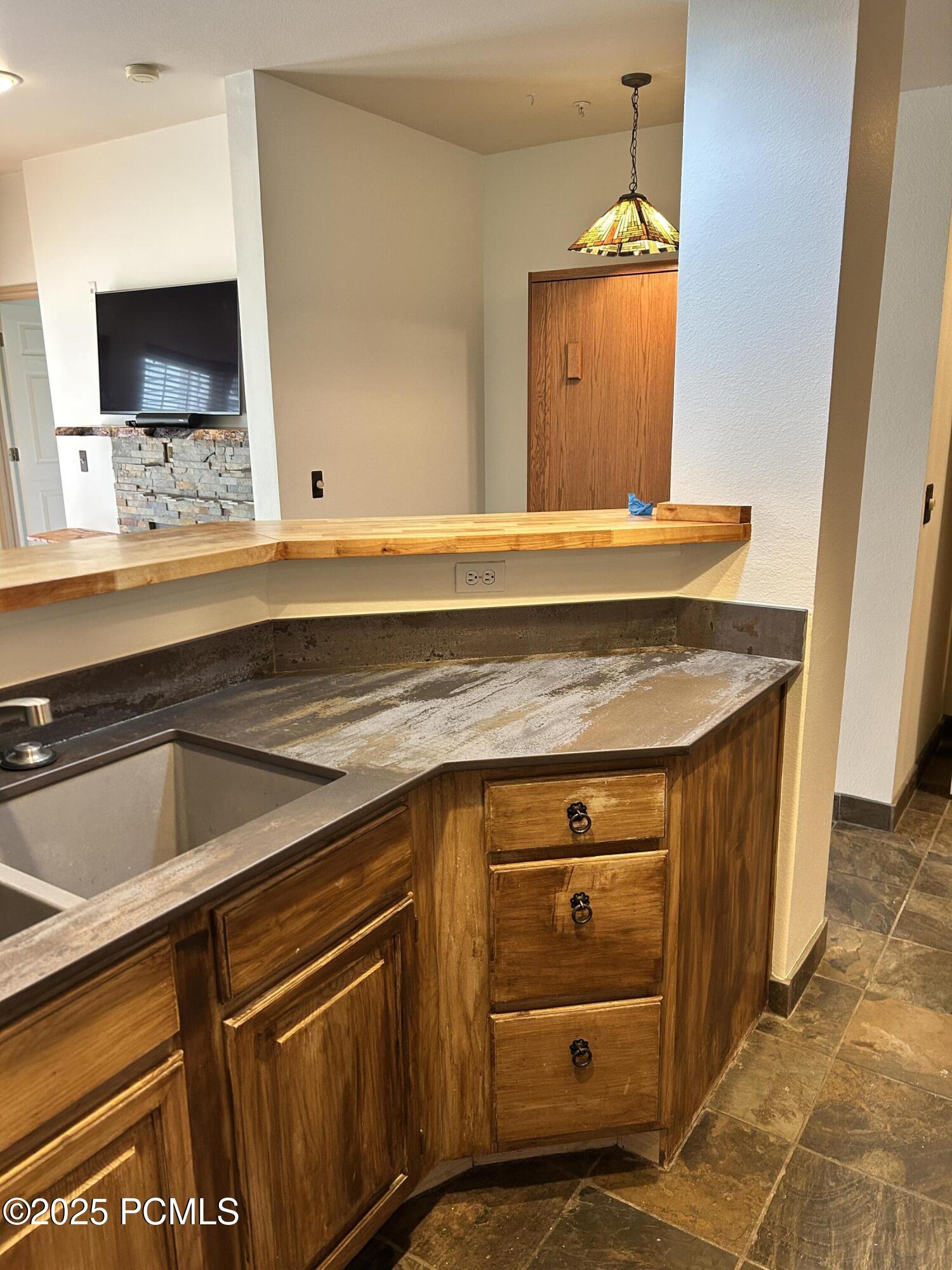 900 Bitner Road, Apt B24