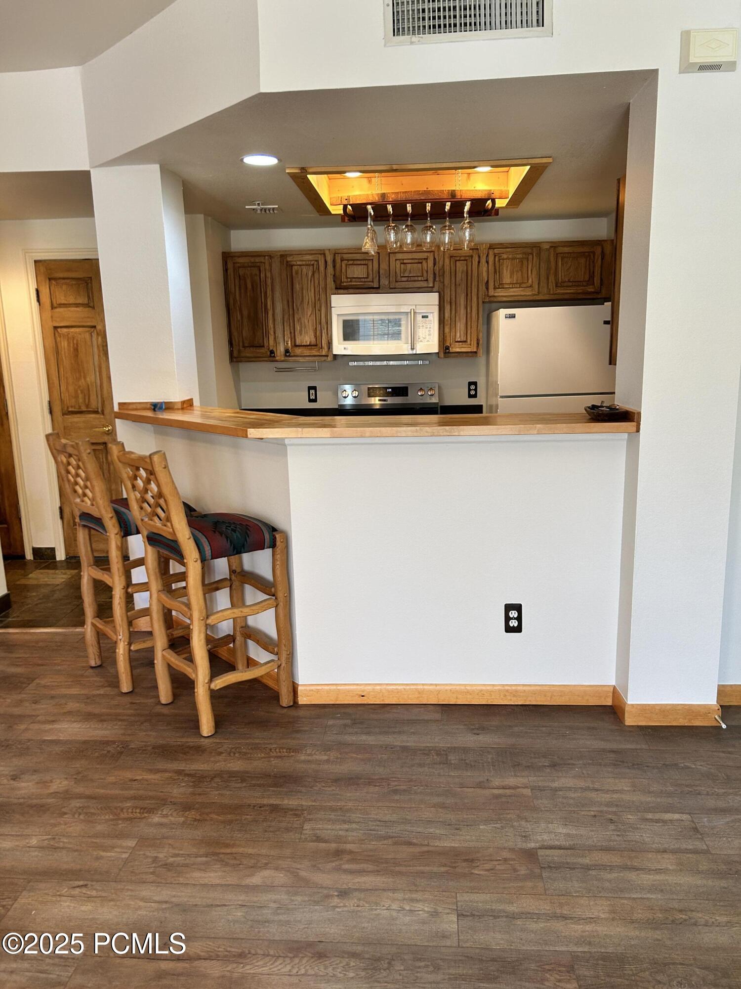 900 Bitner Road, Apt B24