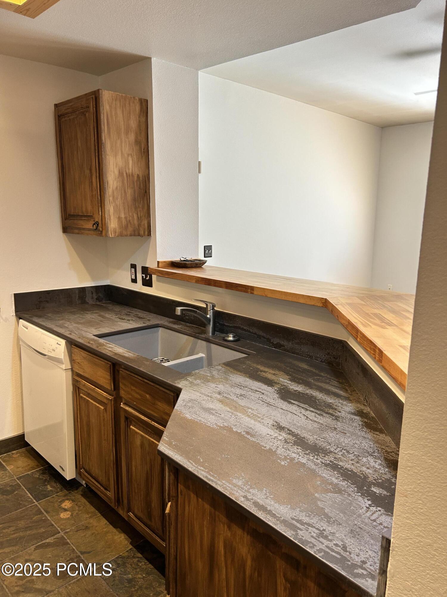 900 Bitner Road, Apt B24