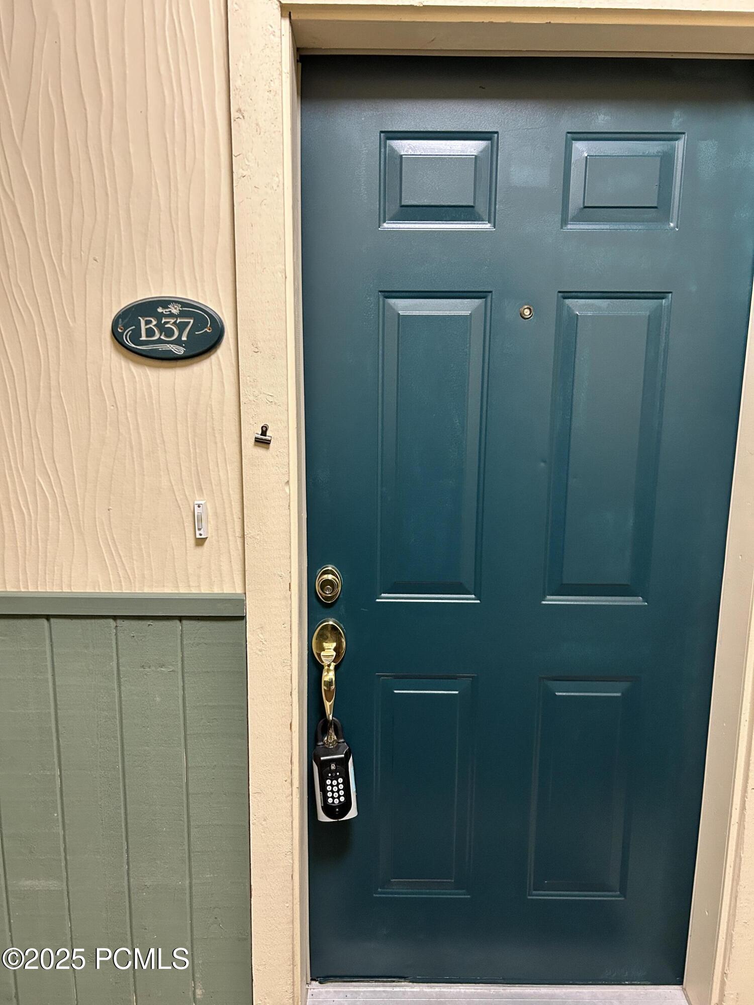 900 Bitner Road, Apt B37