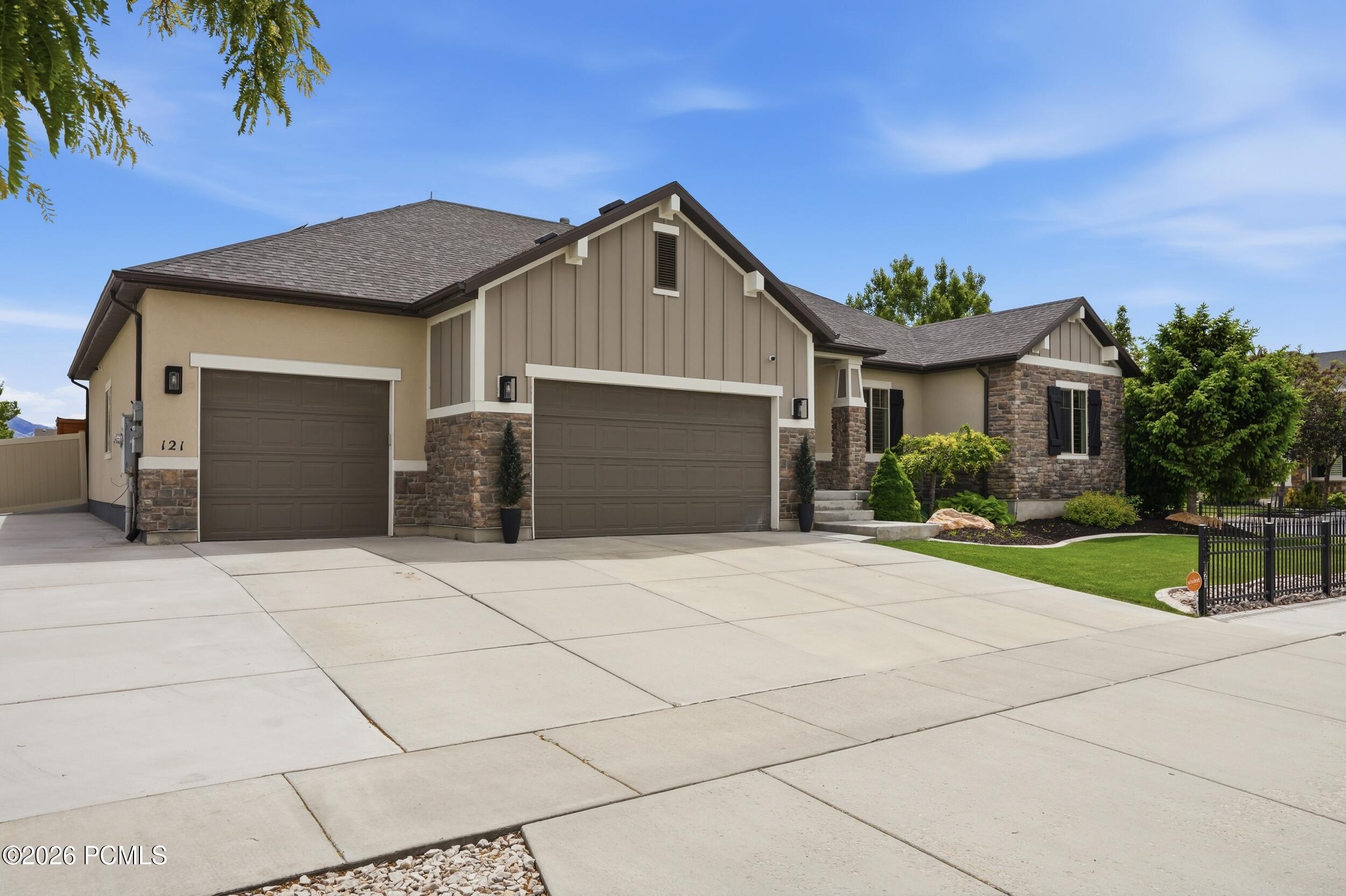 121 W Misty Brook Lane