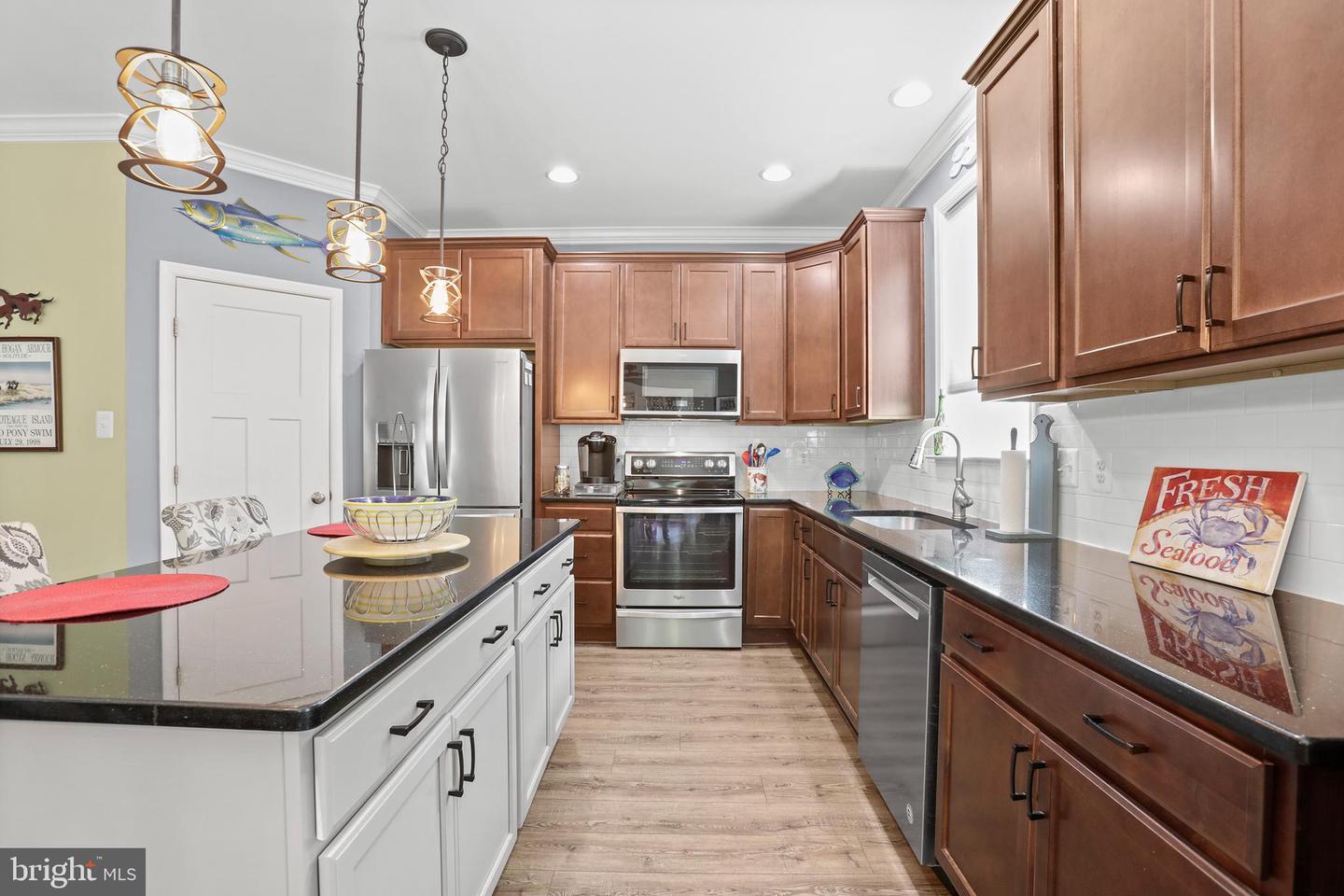 6318 Sunrise Ct