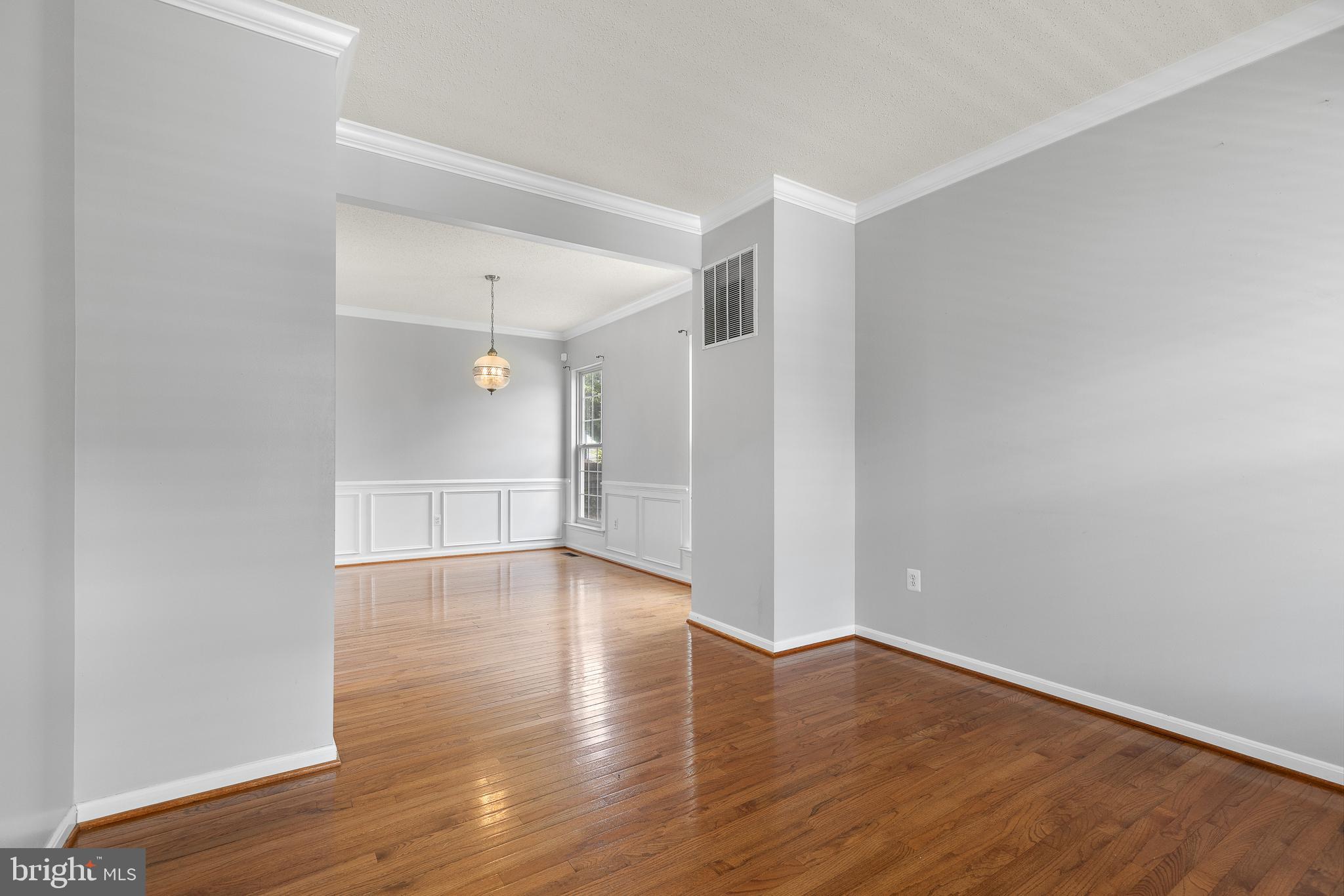 6917 Hawthorne Woods Cir