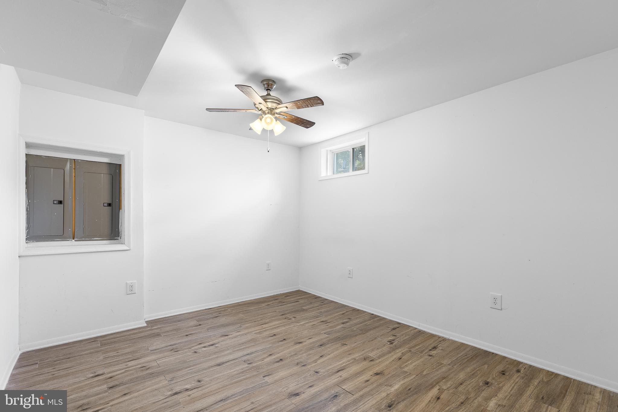 6917 Hawthorne Woods Cir