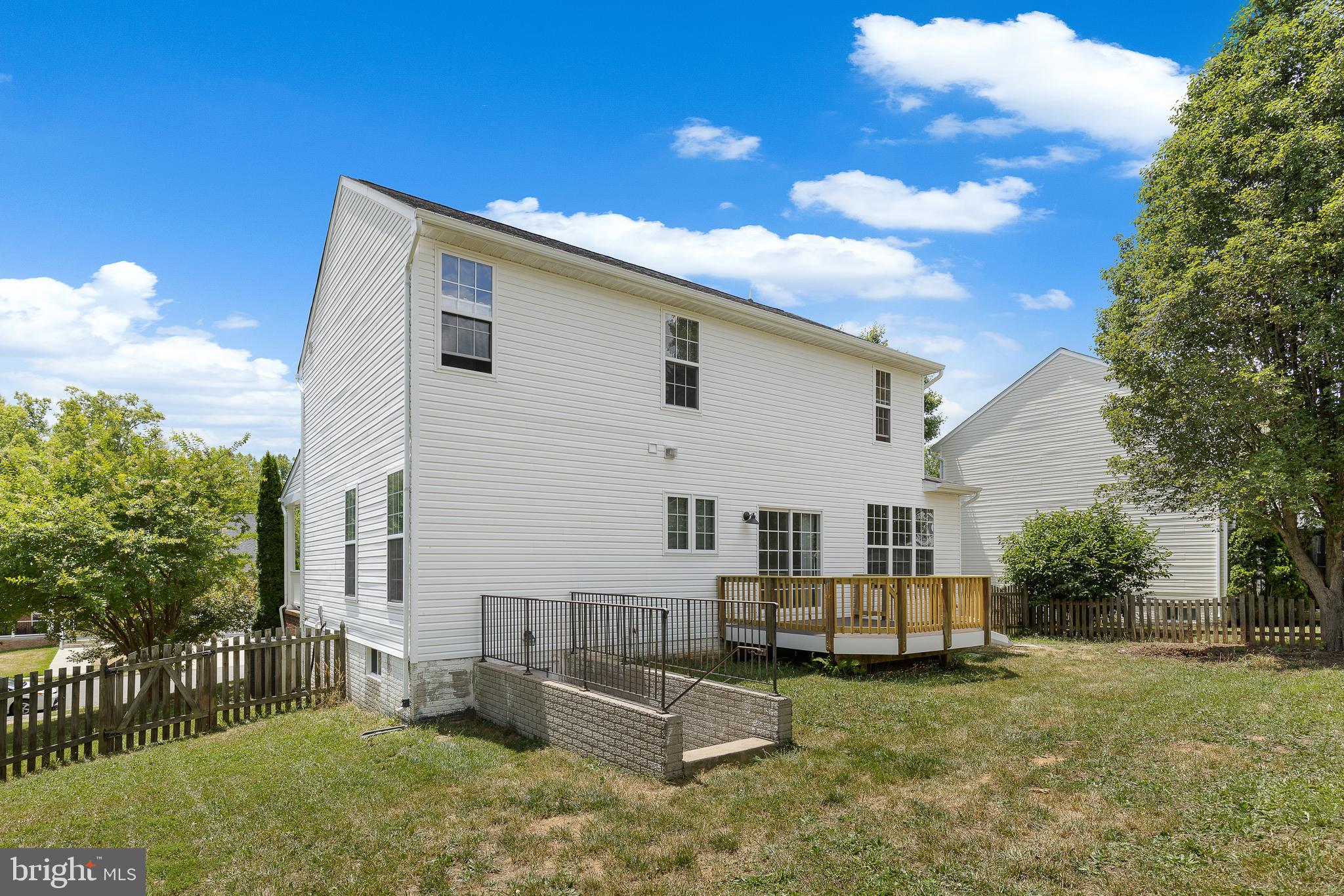 6917 Hawthorne Woods Cir