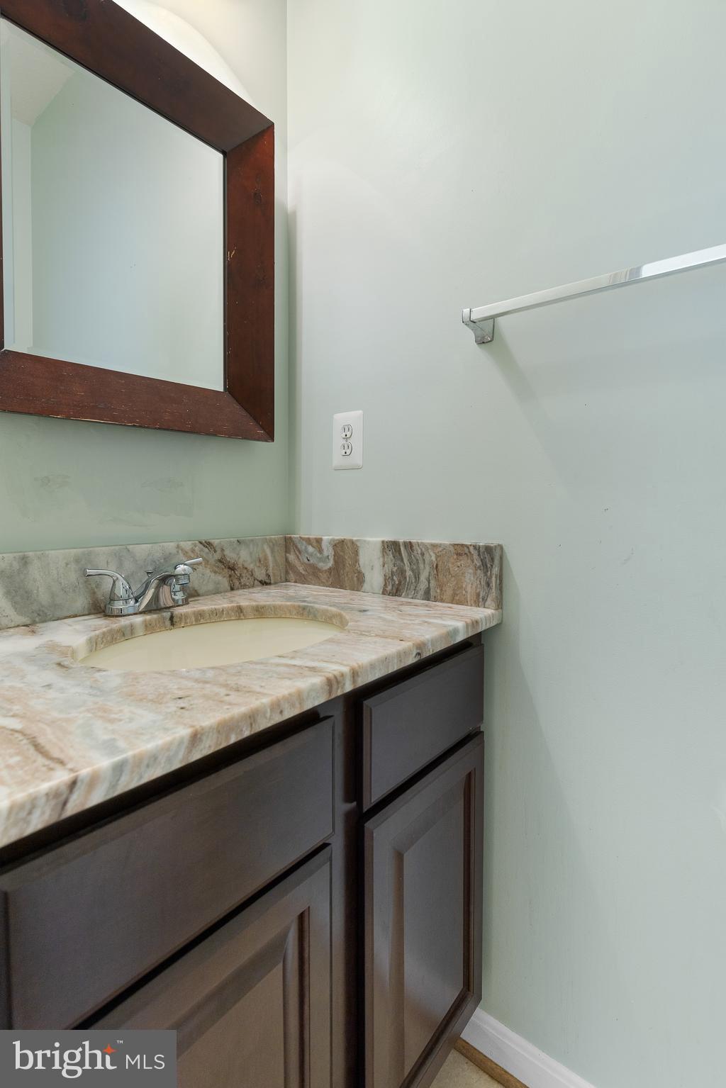 6917 Hawthorne Woods Cir