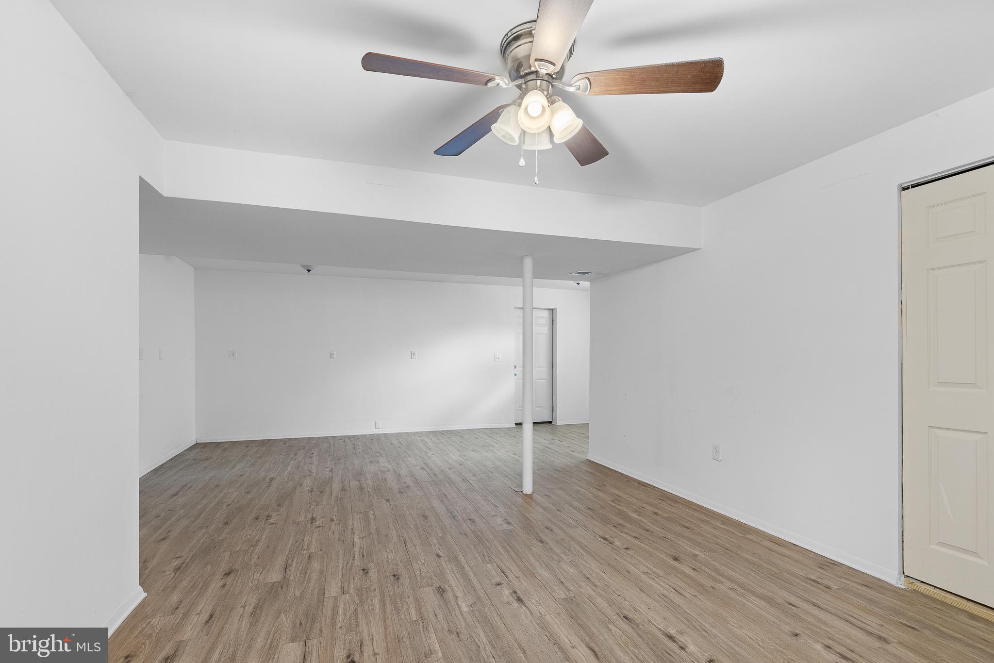 6917 Hawthorne Woods Cir