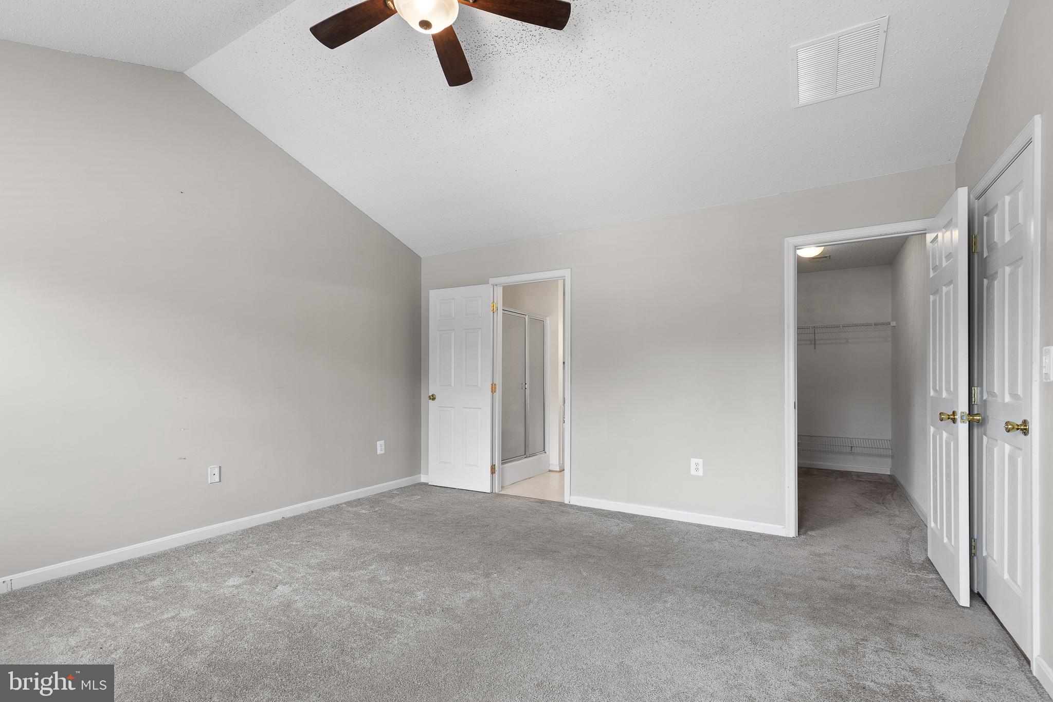 6917 Hawthorne Woods Cir