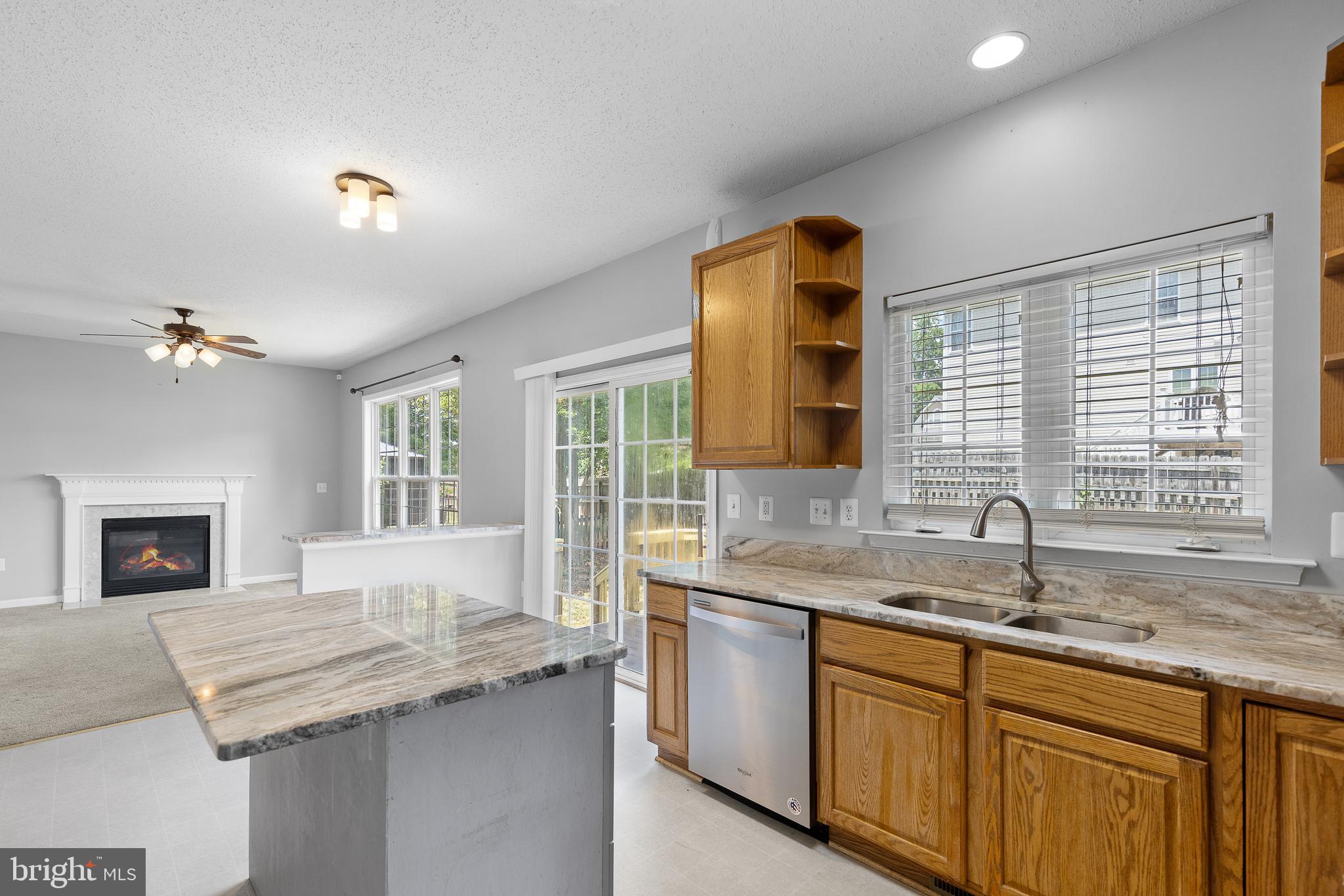 6917 Hawthorne Woods Cir