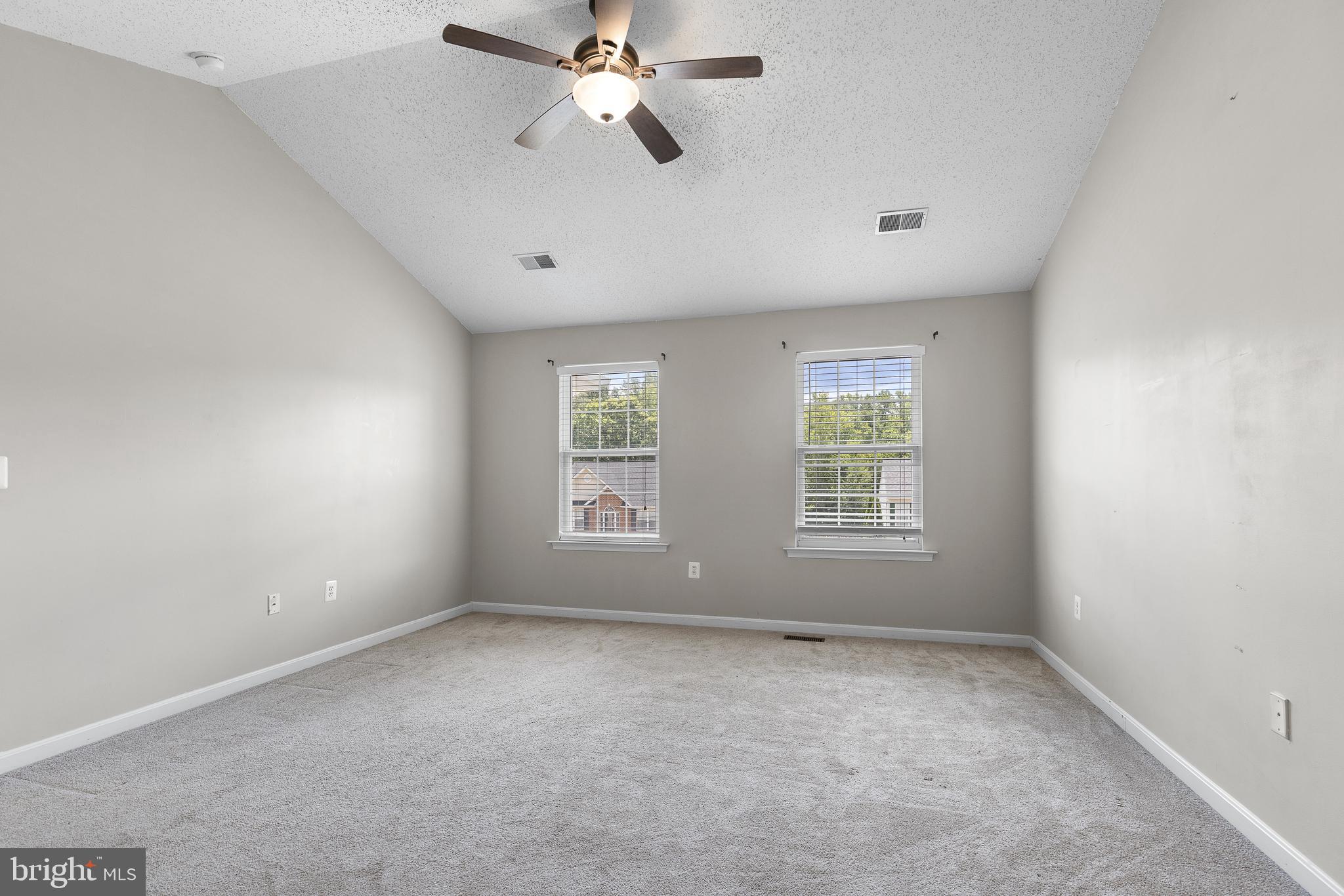 6917 Hawthorne Woods Cir