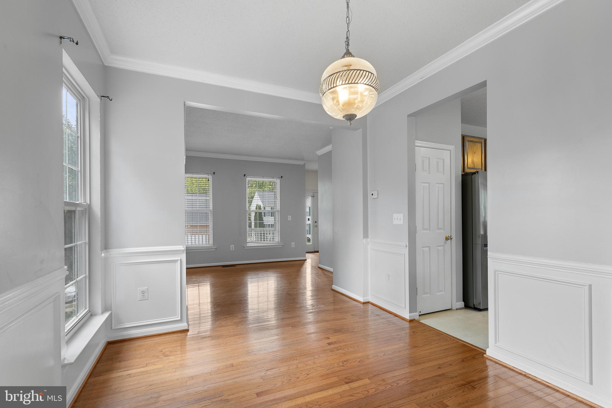 6917 Hawthorne Woods Cir