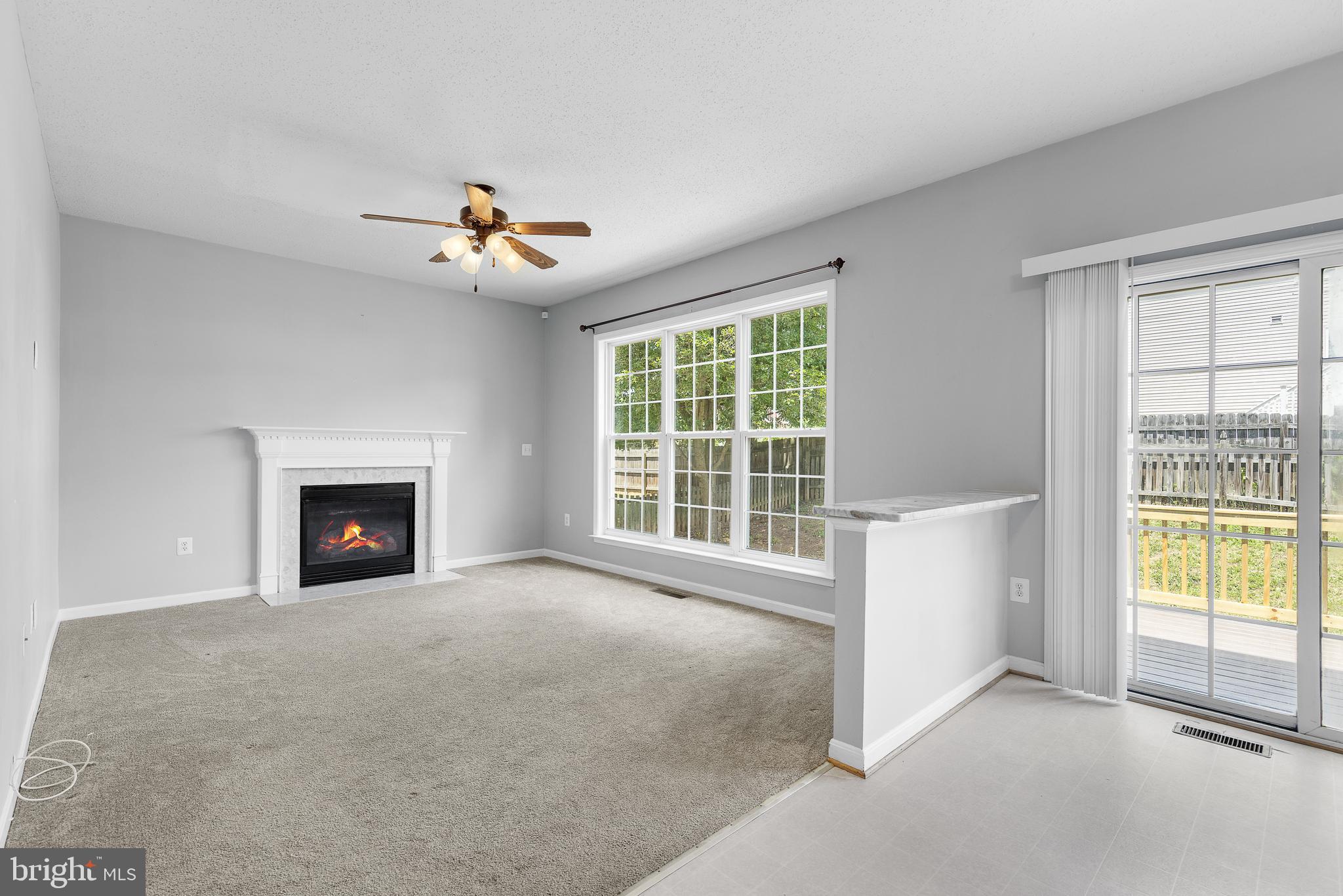 6917 Hawthorne Woods Cir