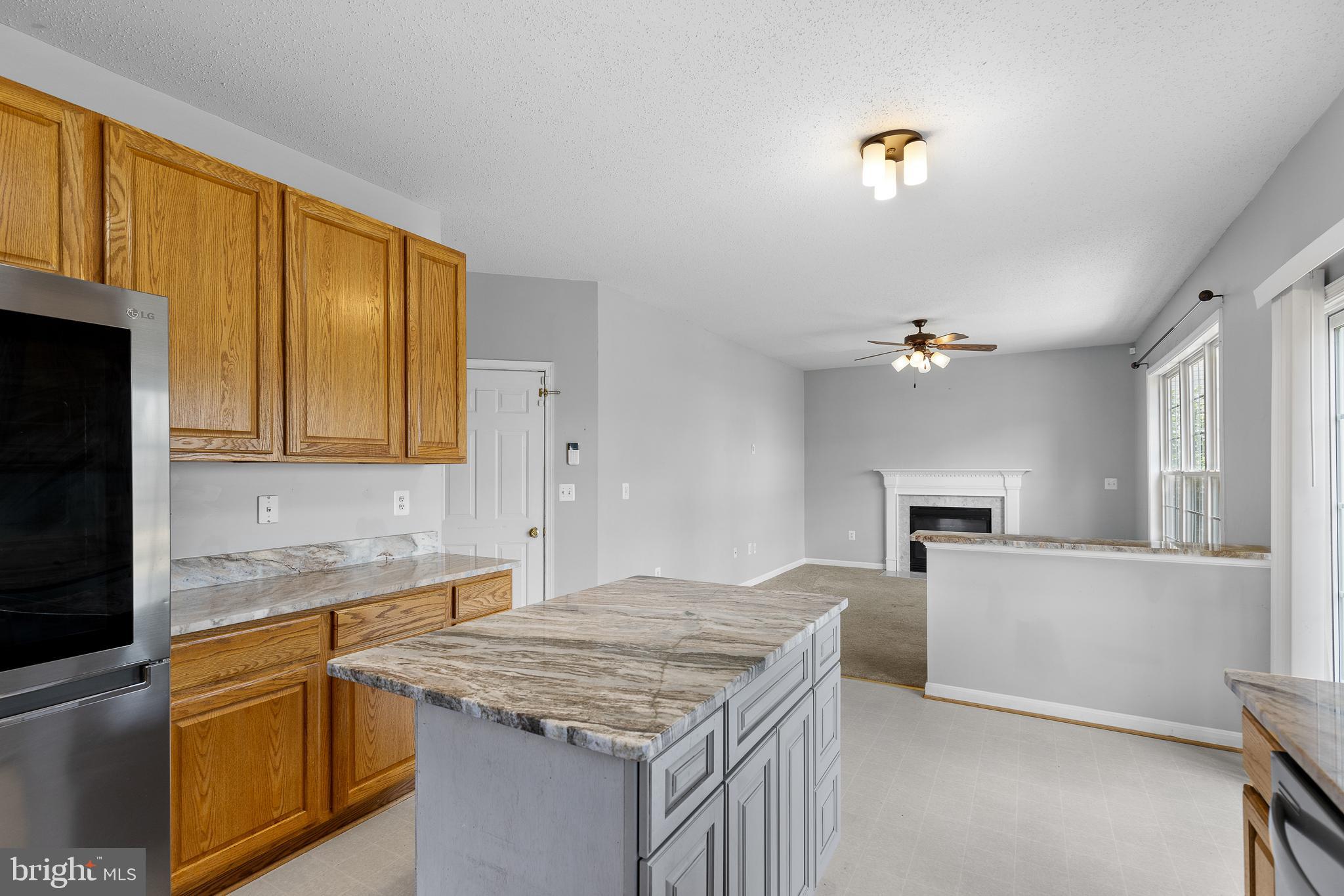 6917 Hawthorne Woods Cir