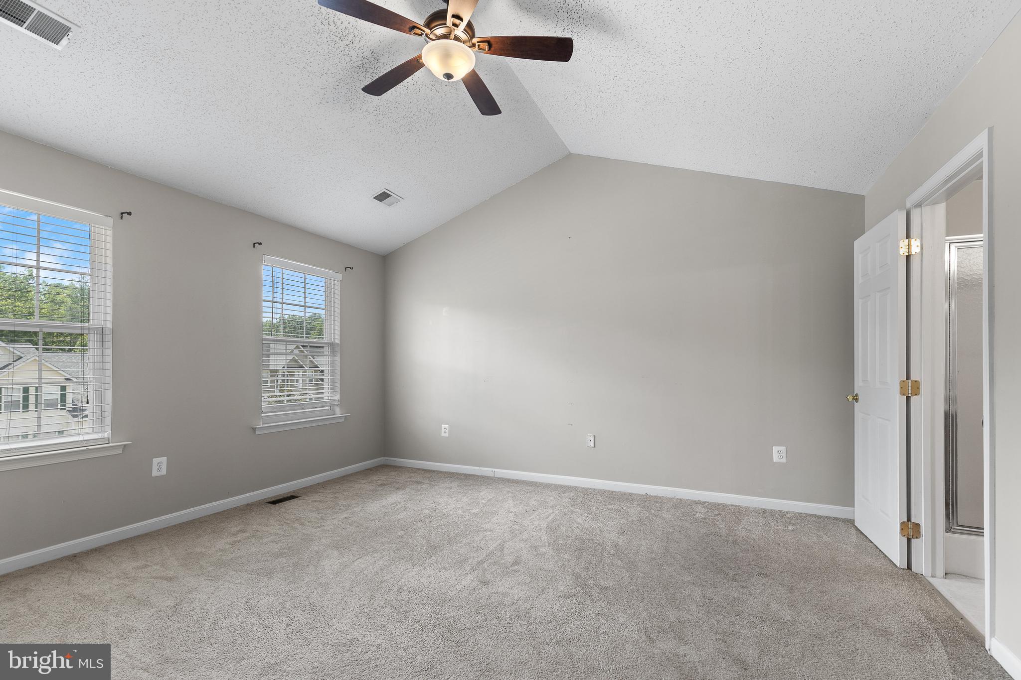 6917 Hawthorne Woods Cir