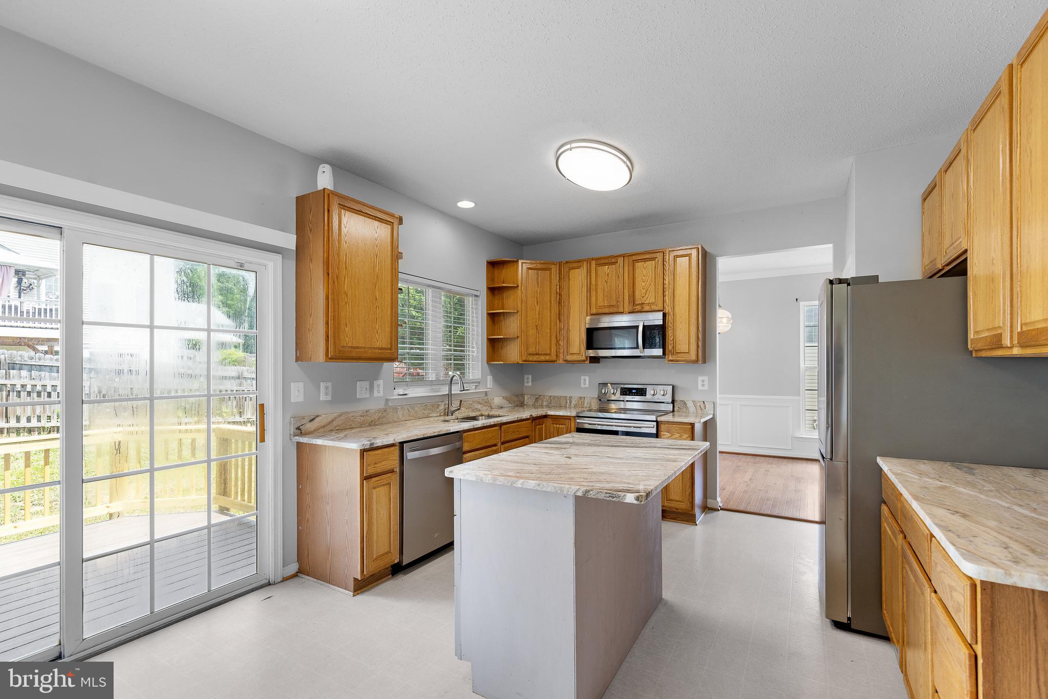 6917 Hawthorne Woods Cir